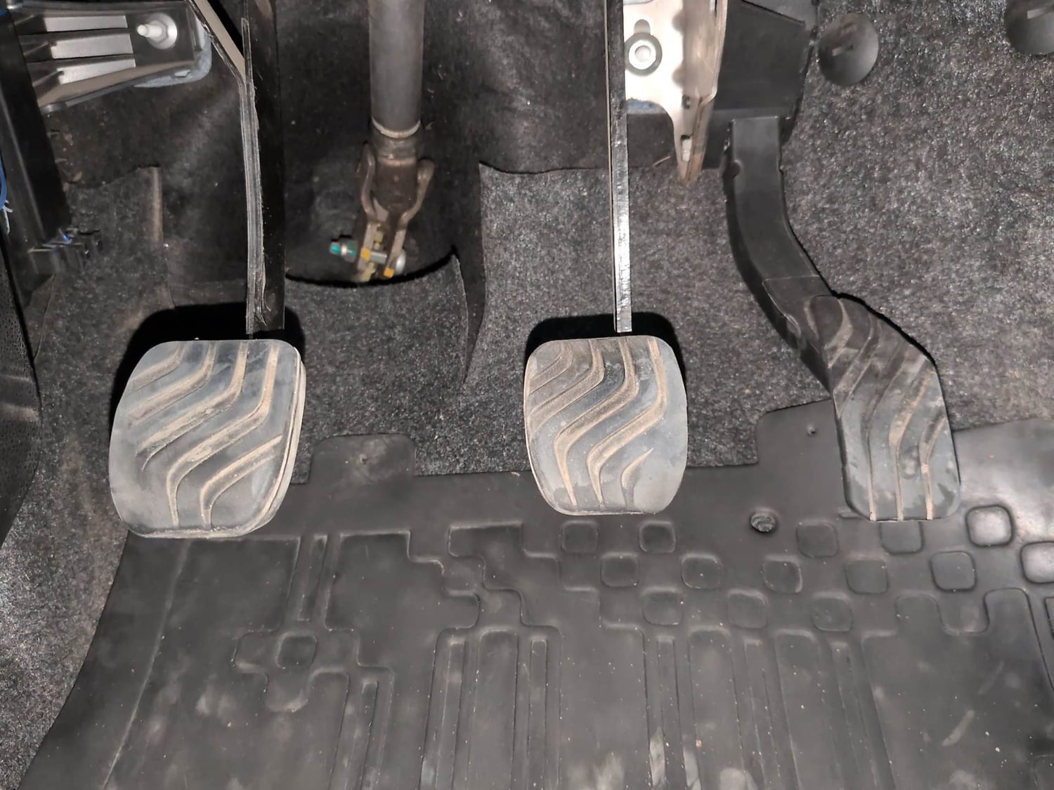Used 2018 Renault Kwid RXT (O) 1.0 SCE Edition Petrol Manual interior PEDALS VIEW