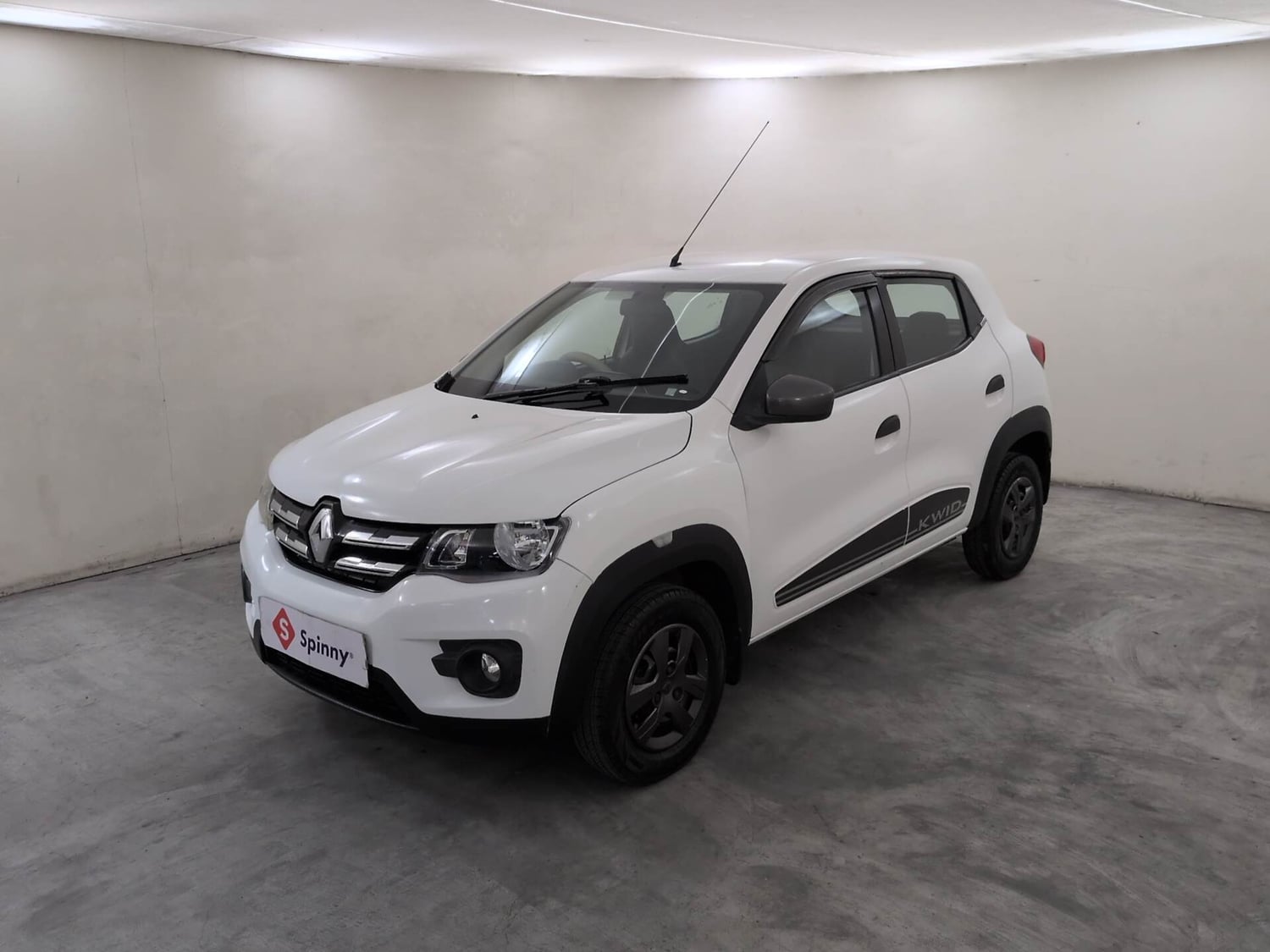 Used 2018 Renault Kwid RXT (O) 1.0 SCE Edition Petrol Manual exterior LEFT FRONT CORNER VIEW
