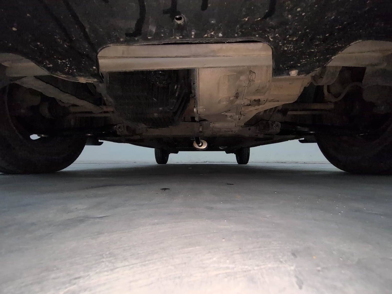 Used 2018 Renault Kwid RXT (O) 1.0 SCE Edition Petrol Manual extra FRONT LEFT UNDERBODY VIEW
