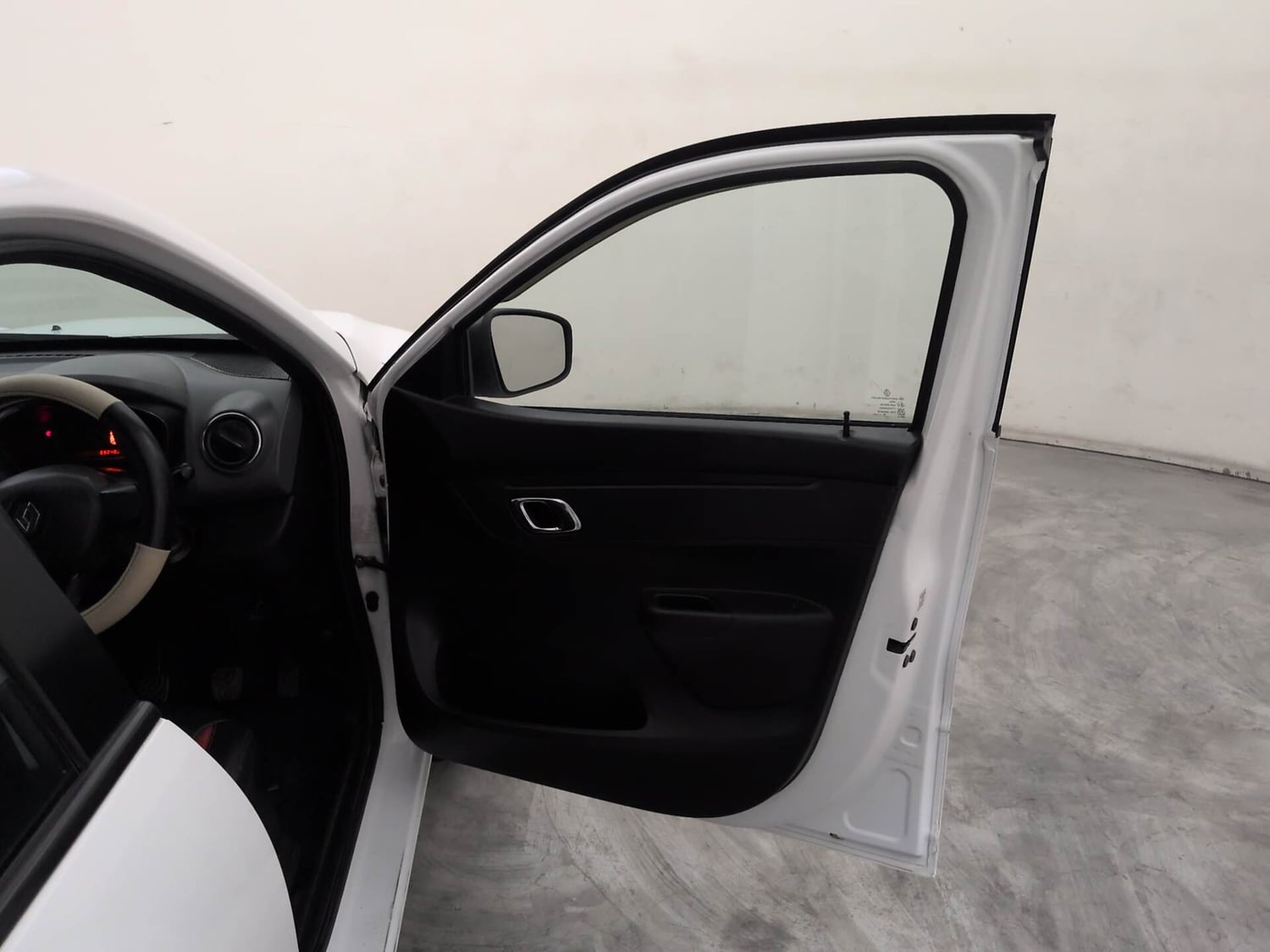 Used 2018 Renault Kwid RXT (O) 1.0 SCE Edition Petrol Manual interior RIGHT FRONT DOOR OPEN VIEW