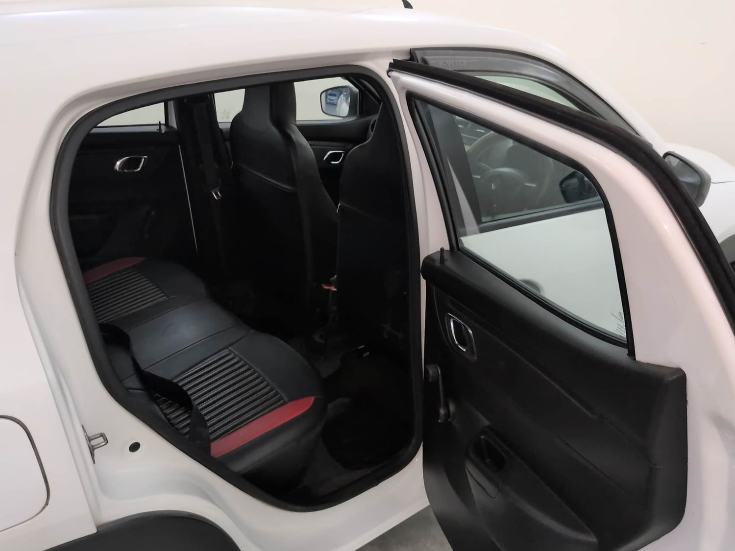 Used 2018 Renault Kwid RXT (O) 1.0 SCE Edition Petrol Manual interior RIGHT SIDE REAR DOOR CABIN VIEW
