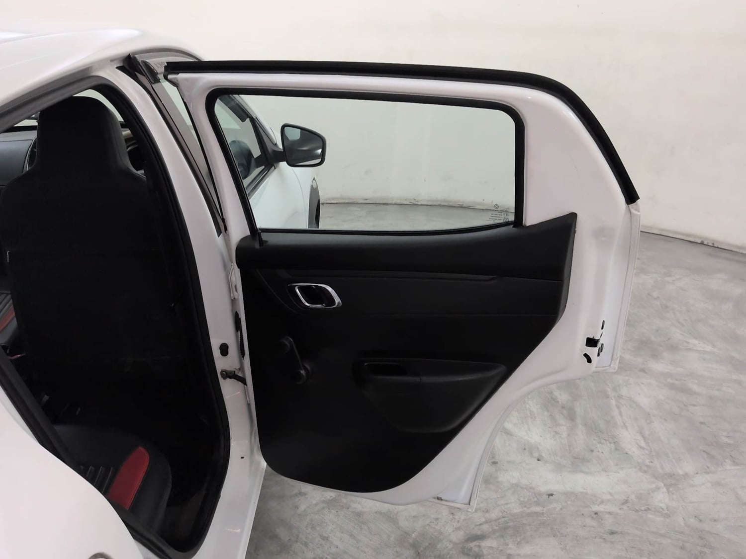 Used 2018 Renault Kwid RXT (O) 1.0 SCE Edition Petrol Manual interior RIGHT REAR DOOR OPEN VIEW