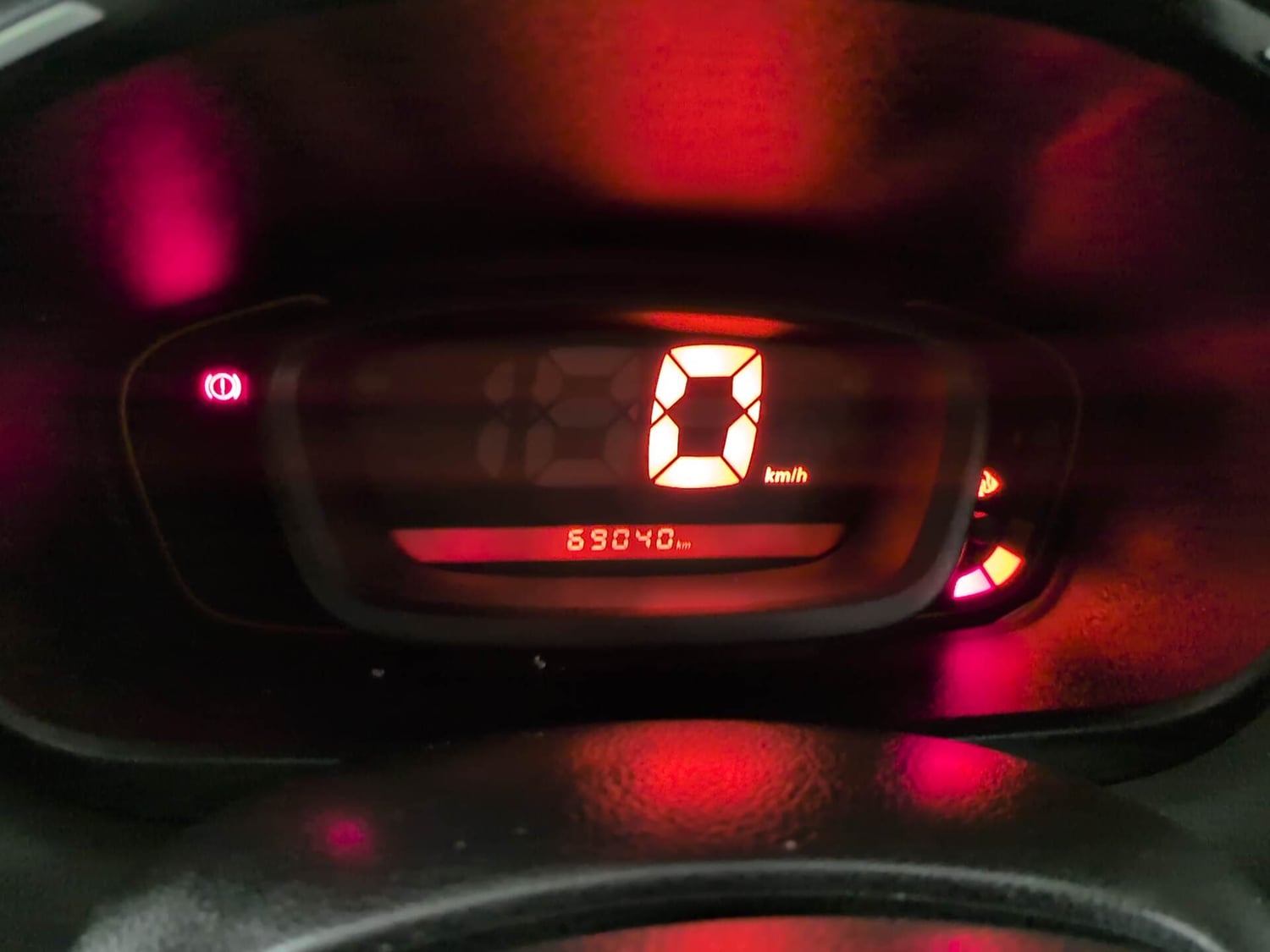 Used 2018 Renault Kwid RXT (O) 1.0 SCE Edition Petrol Manual interior CLUSTERMETER VIEW