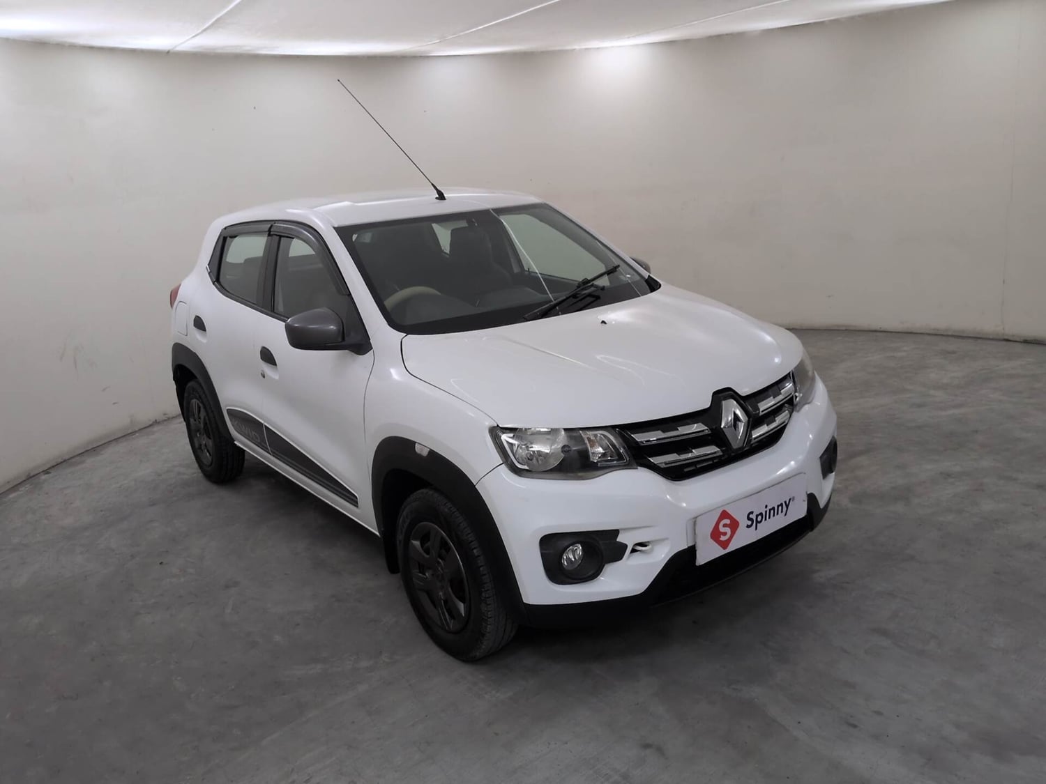 Used 2018 Renault Kwid RXT (O) 1.0 SCE Edition Petrol Manual exterior RIGHT FRONT CORNER VIEW