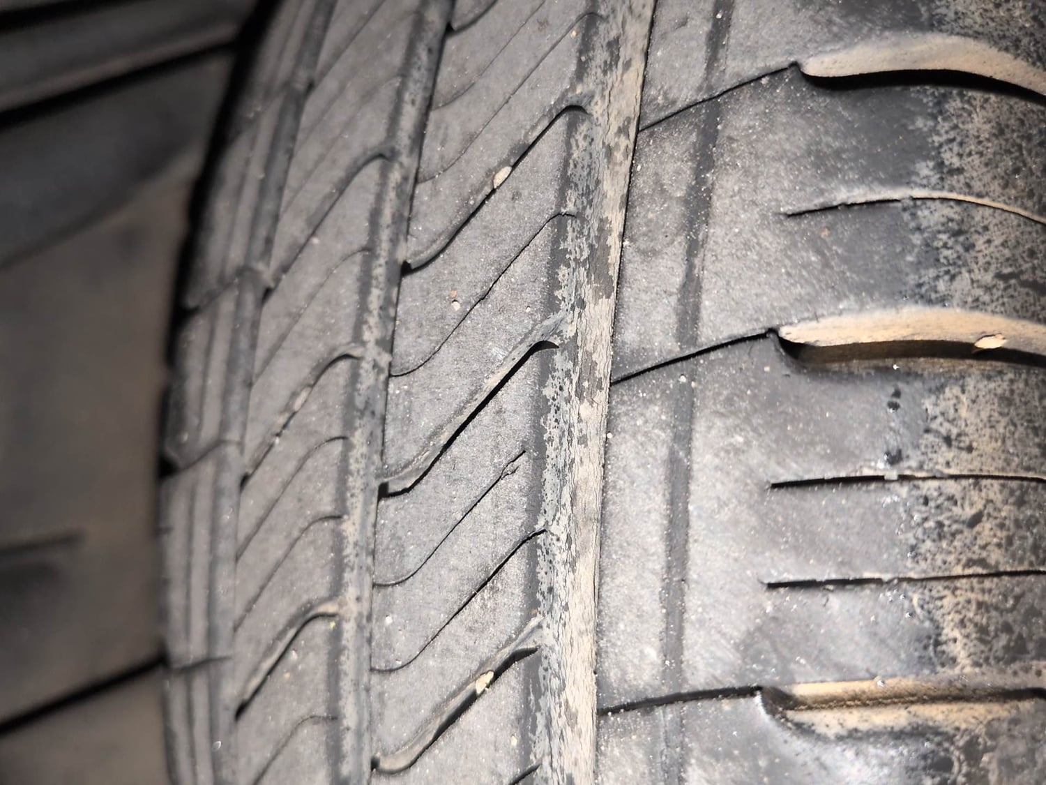 Used 2018 Renault Kwid RXT (O) 1.0 SCE Edition Petrol Manual tyres RIGHT REAR TYRE TREAD VIEW