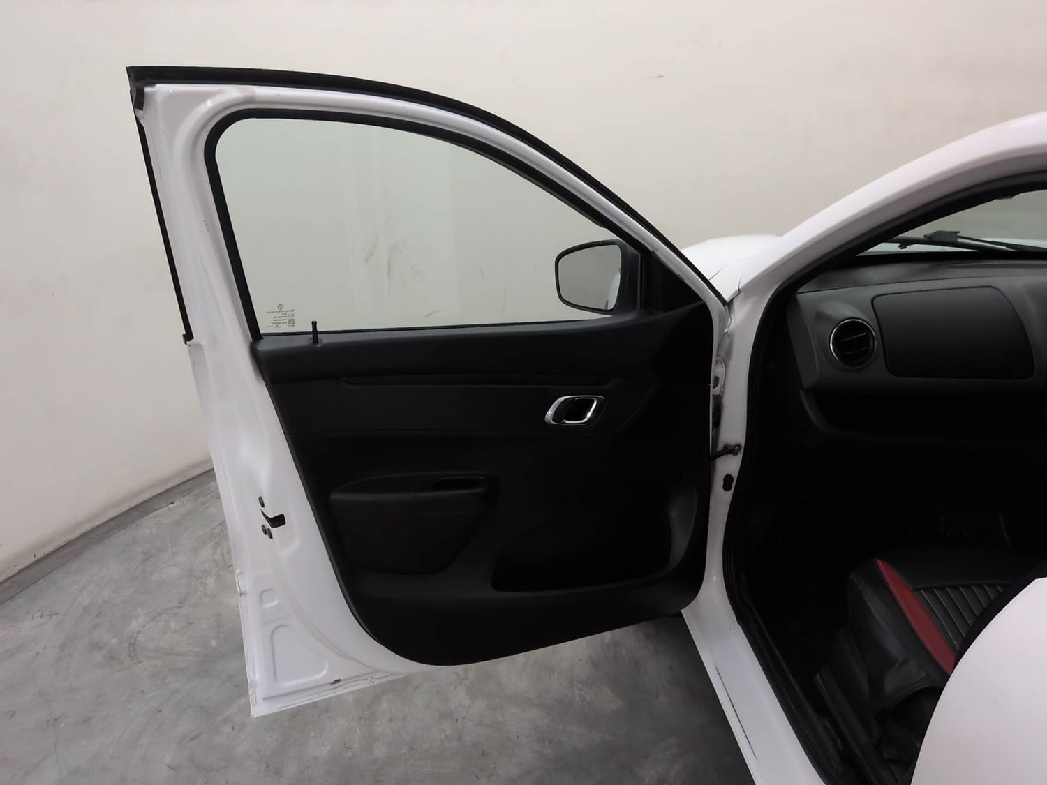 Used 2018 Renault Kwid RXT (O) 1.0 SCE Edition Petrol Manual interior LEFT FRONT DOOR OPEN VIEW