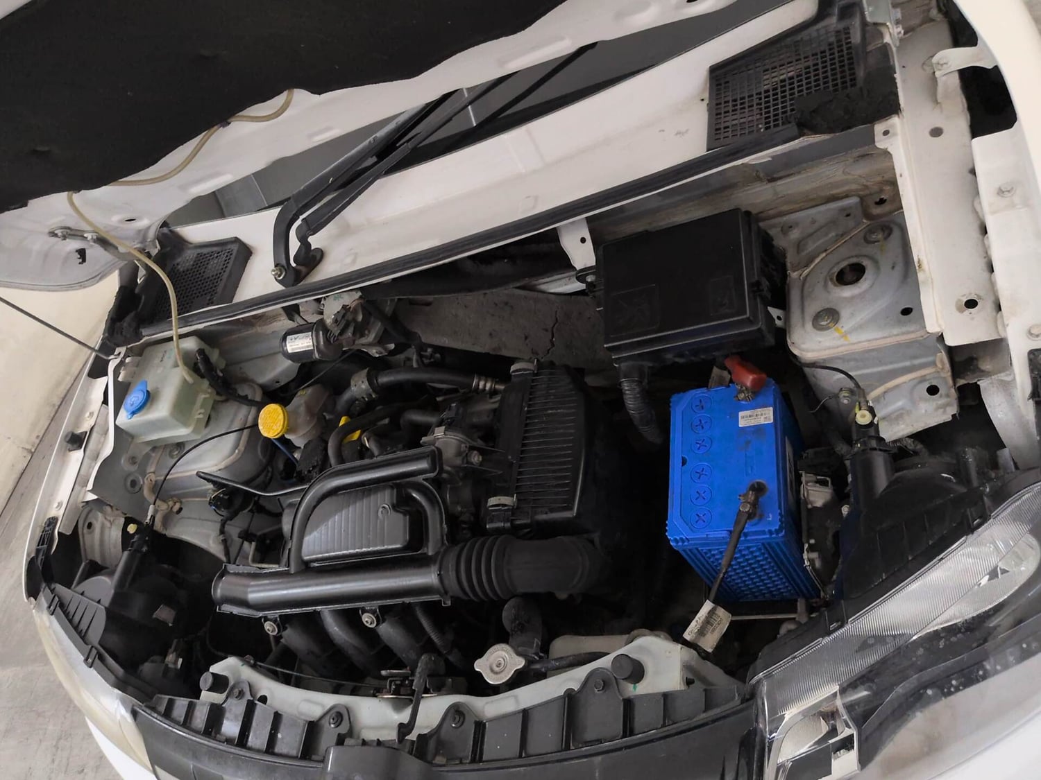 Used 2018 Renault Kwid RXT (O) 1.0 SCE Edition Petrol Manual engine ENGINE LEFT SIDE VIEW