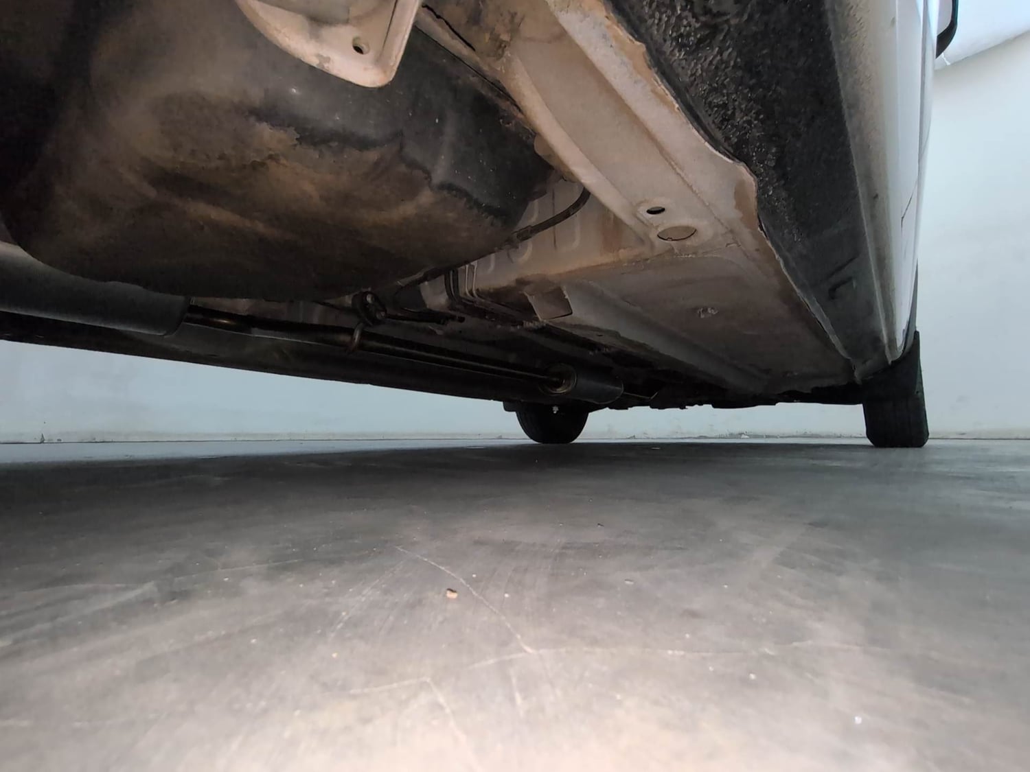 Used 2018 Renault Kwid RXT (O) 1.0 SCE Edition Petrol Manual extra REAR RIGHT UNDERBODY VIEW