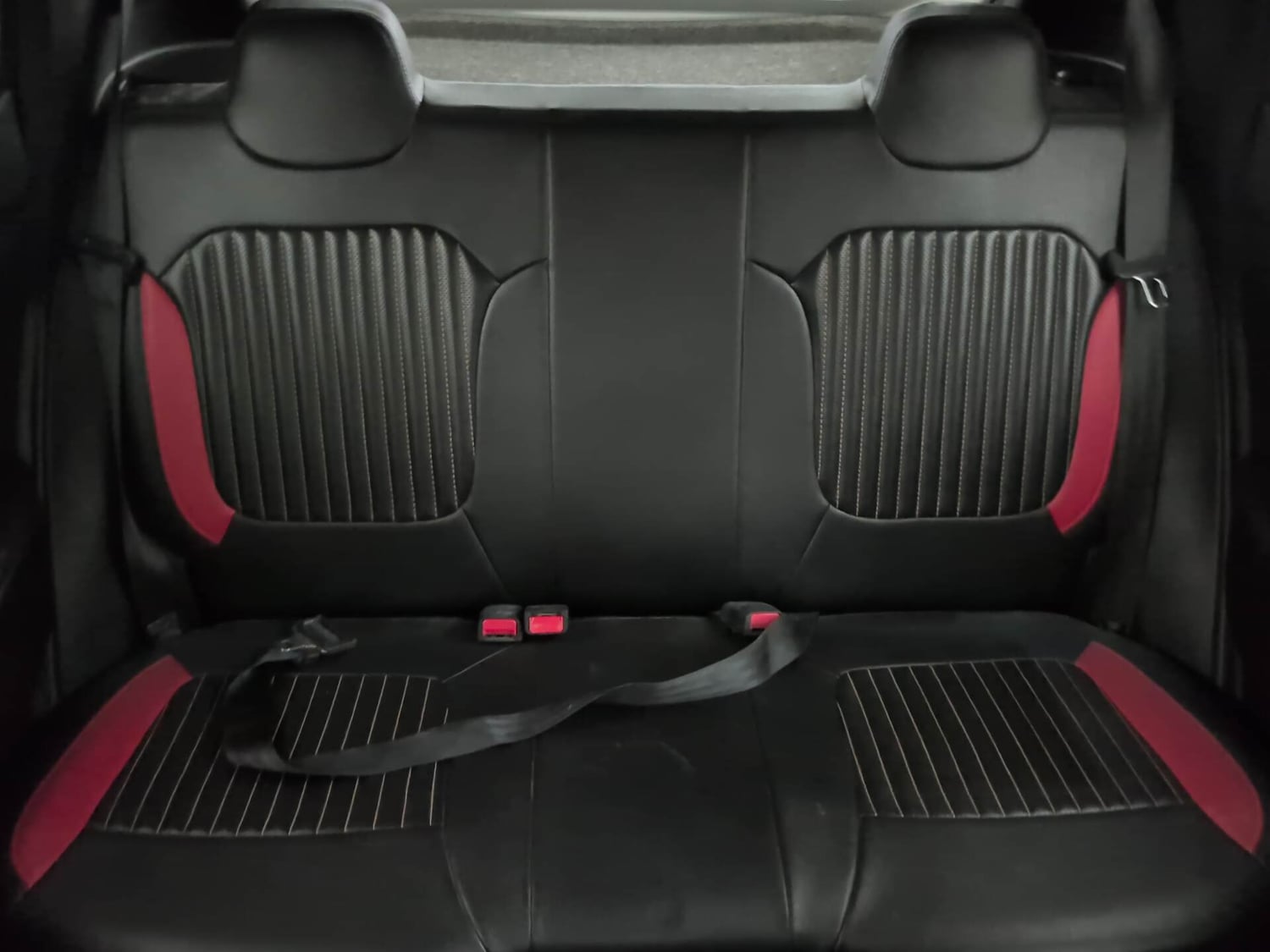 Used 2018 Renault Kwid RXT (O) 1.0 SCE Edition Petrol Manual interior REAR SEAT CONDITION VIEW