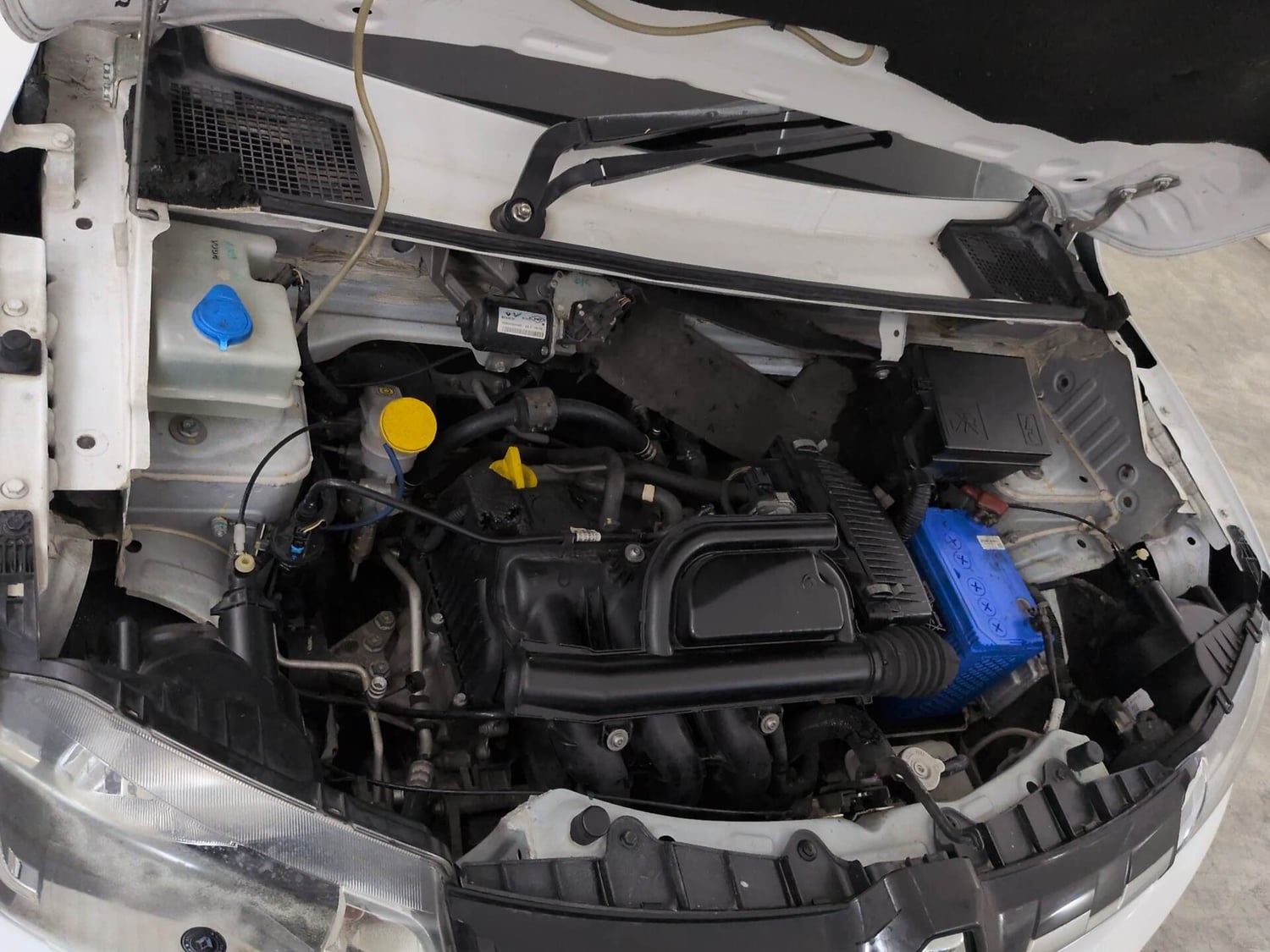 Used 2018 Renault Kwid RXT (O) 1.0 SCE Edition Petrol Manual engine ENGINE RIGHT SIDE VIEW