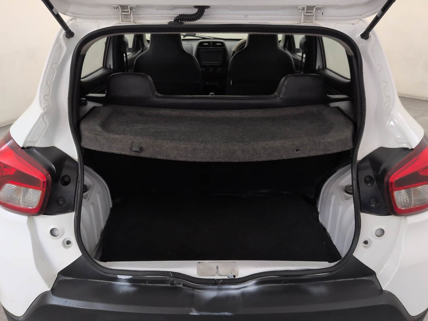 Used 2018 Renault Kwid RXT (O) 1.0 SCE Edition Petrol Manual interior DICKY INSIDE VIEW