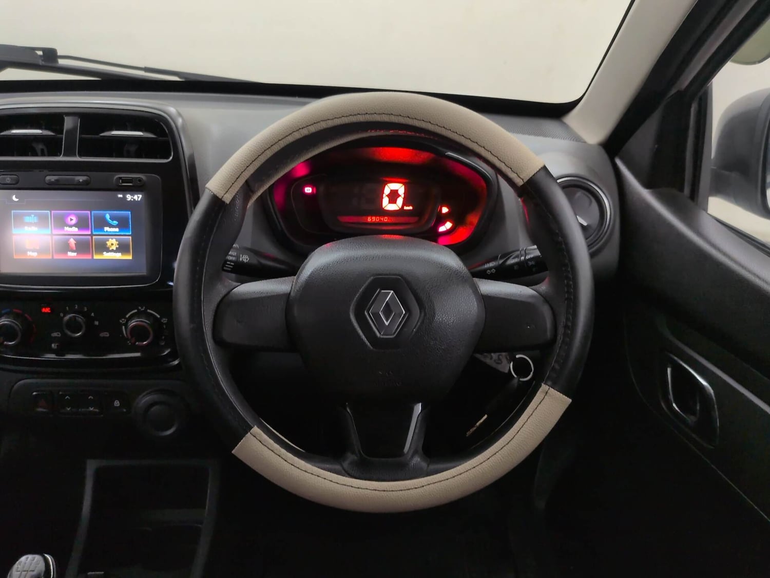 Used 2018 Renault Kwid RXT (O) 1.0 SCE Edition Petrol Manual interior STEERING VIEW