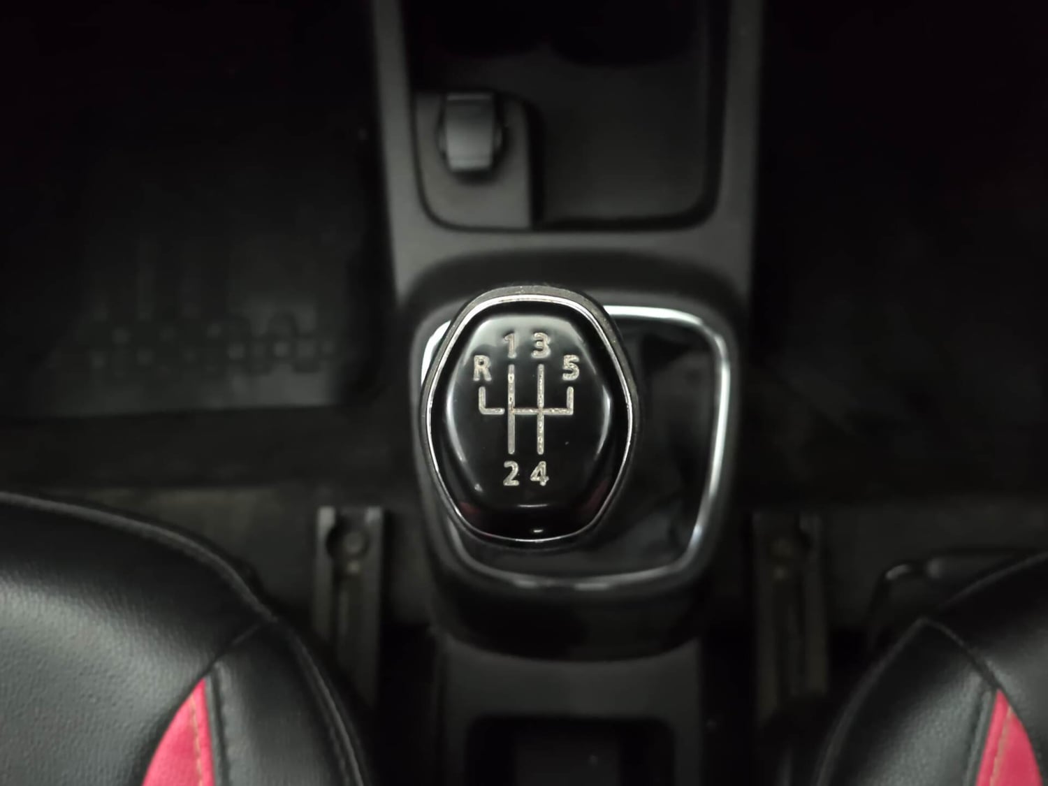 Used 2018 Renault Kwid RXT (O) 1.0 SCE Edition Petrol Manual interior GEAR  KNOB VIEW