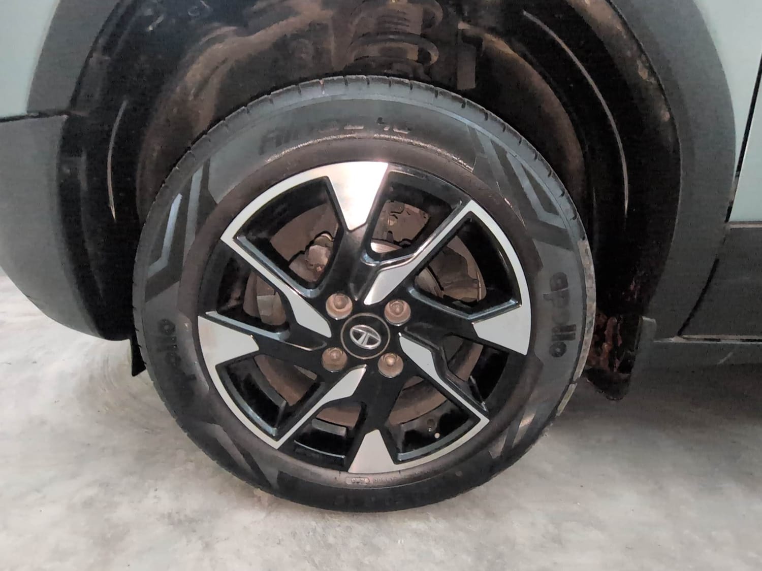 Used 2023 Tata Punch Creative Dual Tone AMT Petrol Automatic tyres LEFT FRONT TYRE RIM VIEW
