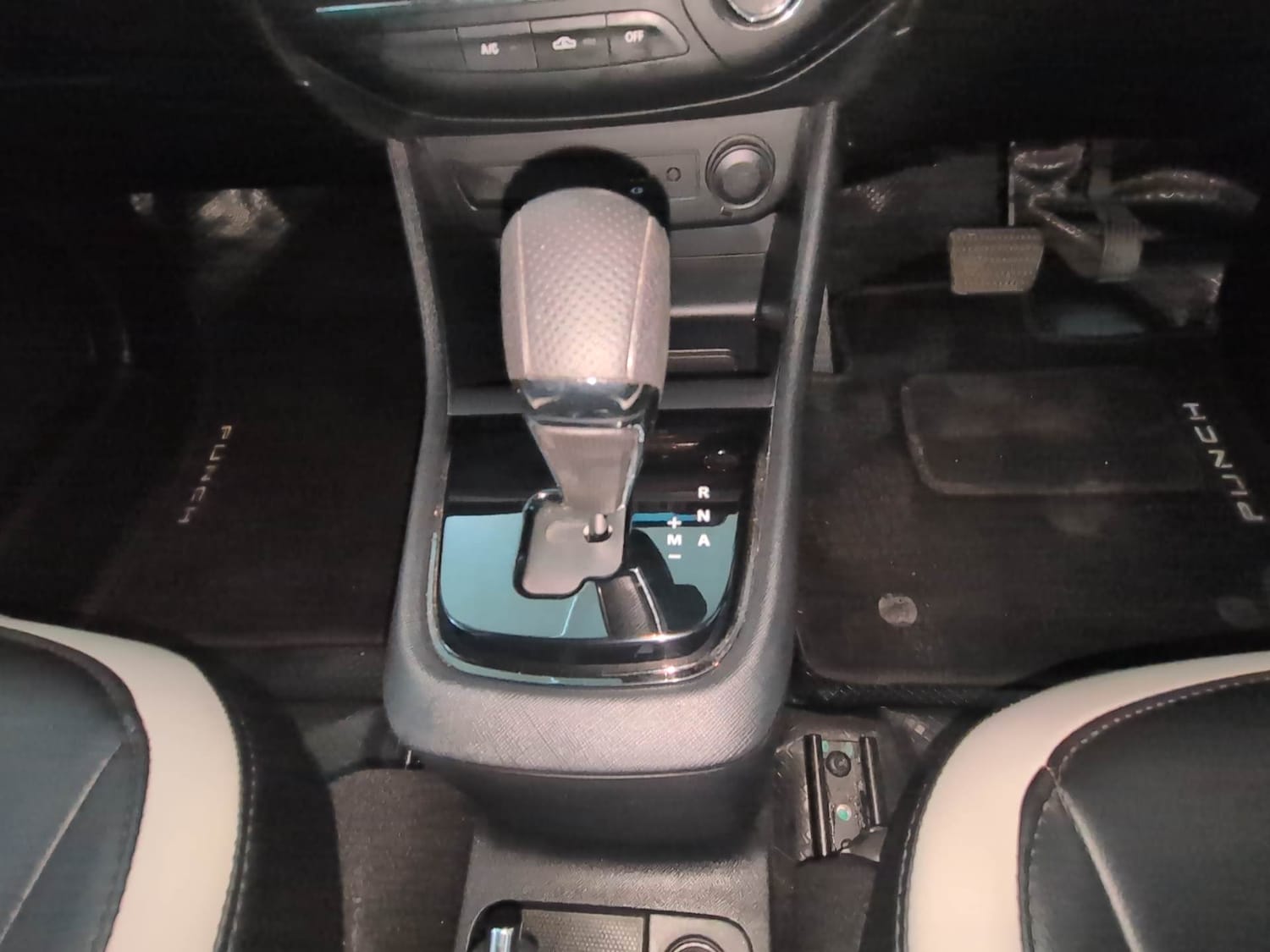 Used 2023 Tata Punch Creative Dual Tone AMT Petrol Automatic interior GEAR  KNOB VIEW