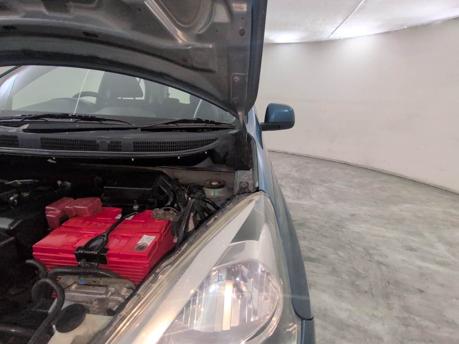 Used 2016 Nissan Micra XV CVT Petrol Automatic engine ENGINE LEFT SIDE HINGE & APRON VIEW