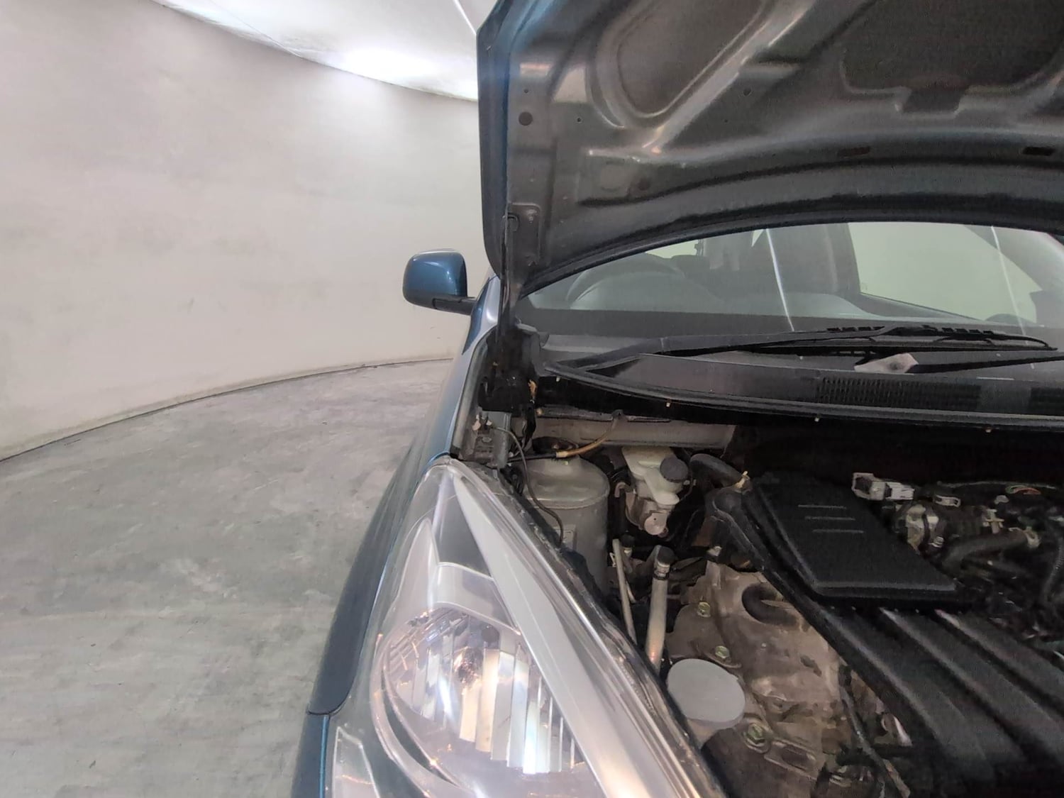 Used 2016 Nissan Micra XV CVT Petrol Automatic engine ENGINE RIGHT SIDE HINGE & APRON VIEW