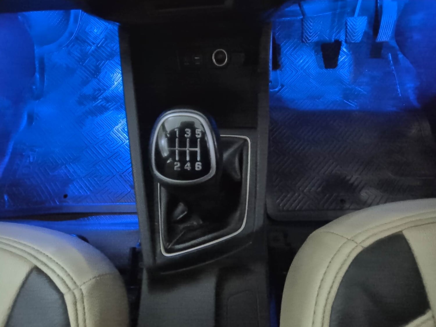Used 2015 Hyundai Elite i20 Sportz 1.4 (O) Diesel Manual interior GEAR  KNOB VIEW