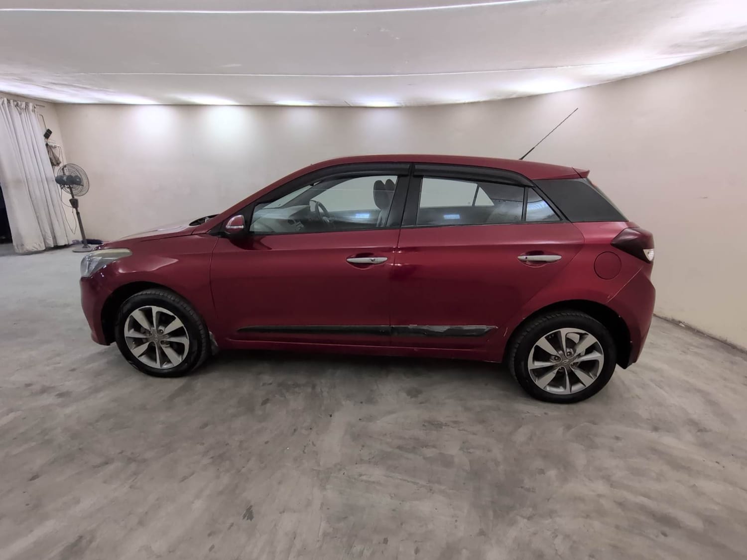 Used 2015 Hyundai Elite i20 Sportz 1.4 (O) Diesel Manual exterior LEFT SIDE VIEW