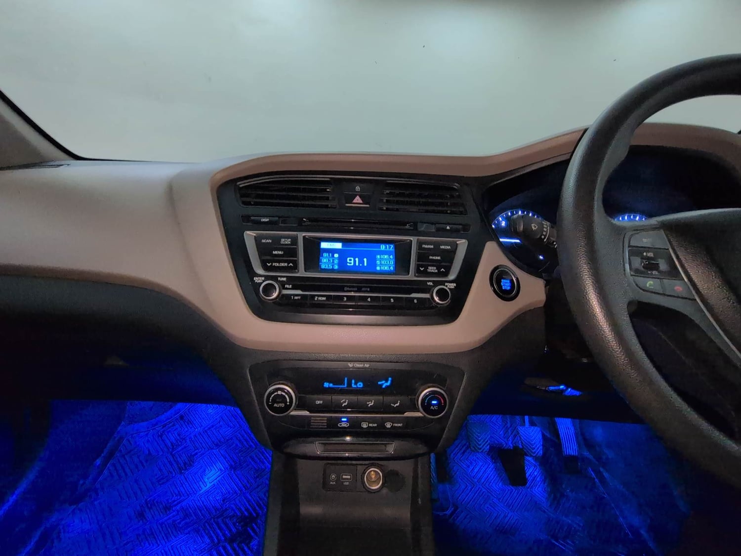 Used 2015 Hyundai Elite i20 Sportz 1.4 (O) Diesel Manual interior MUSIC SYSTEM & AC CONTROL VIEW