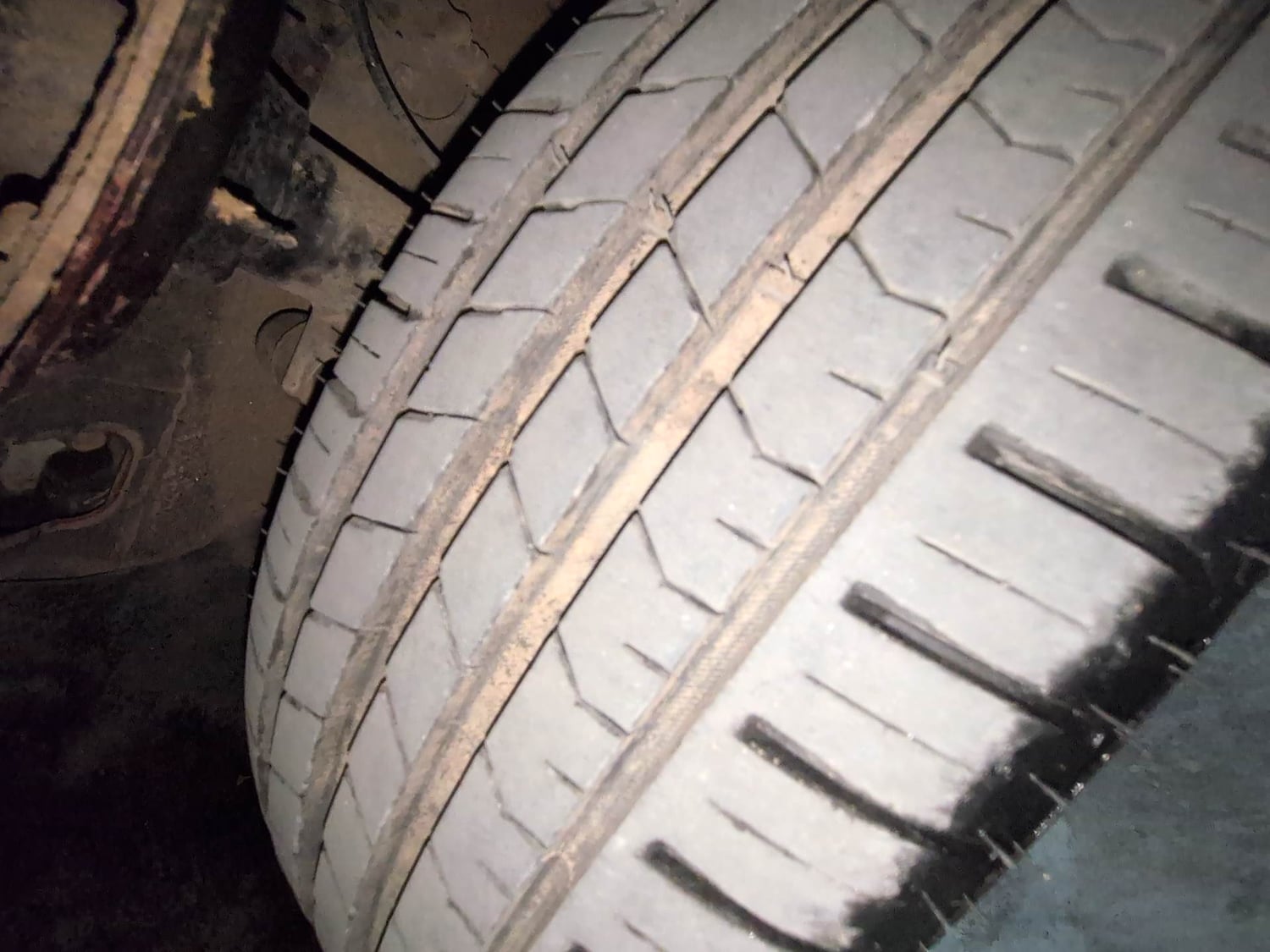 Used 2015 Hyundai Elite i20 Sportz 1.4 (O) Diesel Manual tyres LEFT FRONT TYRE TREAD VIEW