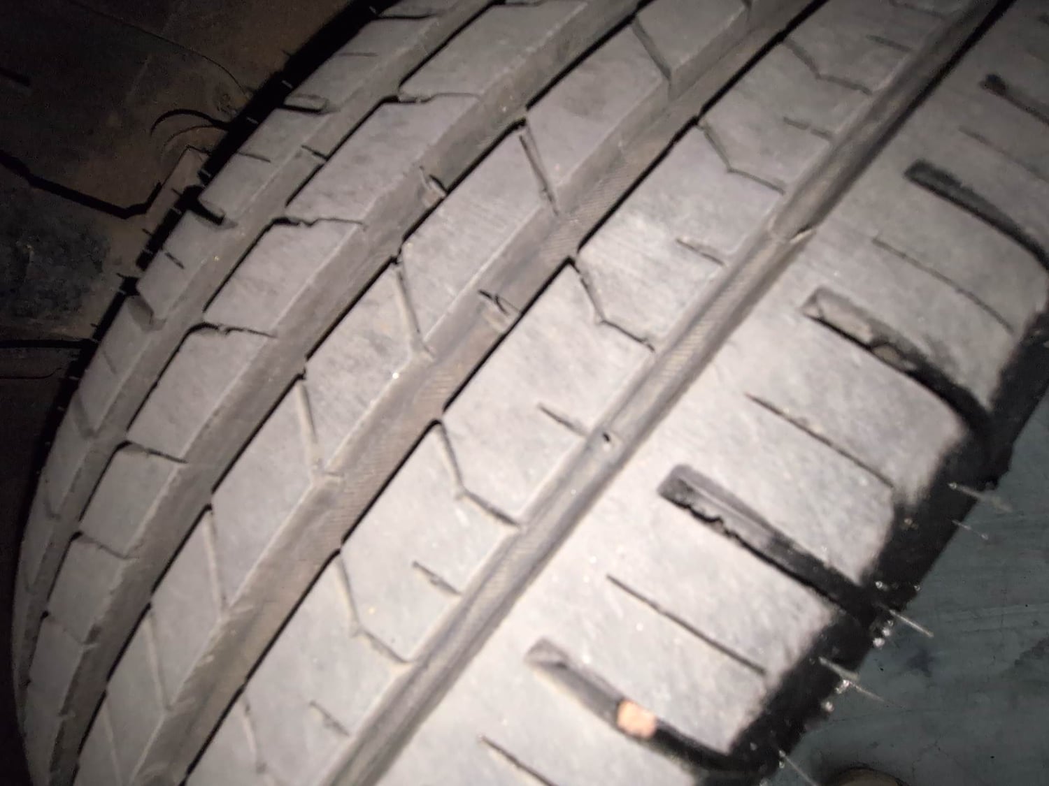 Used 2015 Hyundai Elite i20 Sportz 1.4 (O) Diesel Manual tyres RIGHT FRONT TYRE TREAD VIEW