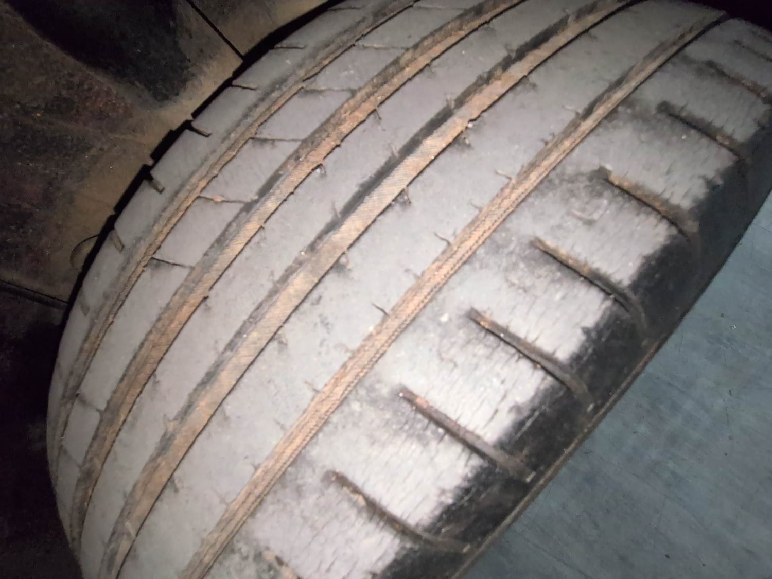 Used 2015 Hyundai Elite i20 Sportz 1.4 (O) Diesel Manual tyres LEFT REAR TYRE TREAD VIEW