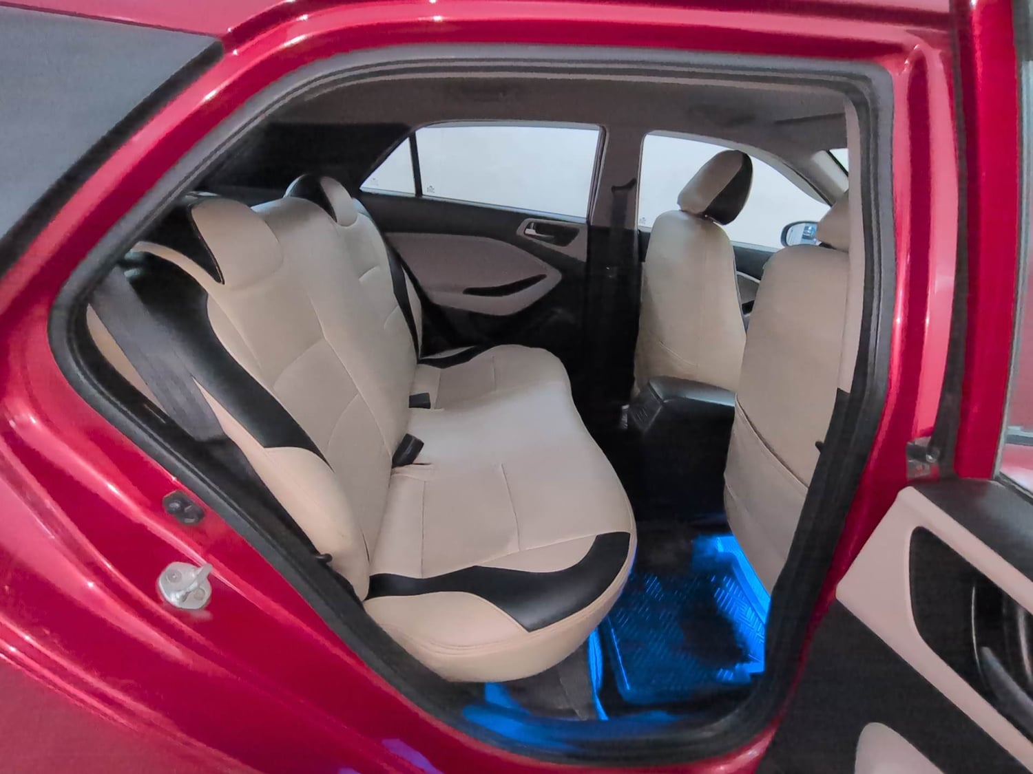 Used 2015 Hyundai Elite i20 Sportz 1.4 (O) Diesel Manual interior RIGHT SIDE REAR DOOR CABIN VIEW