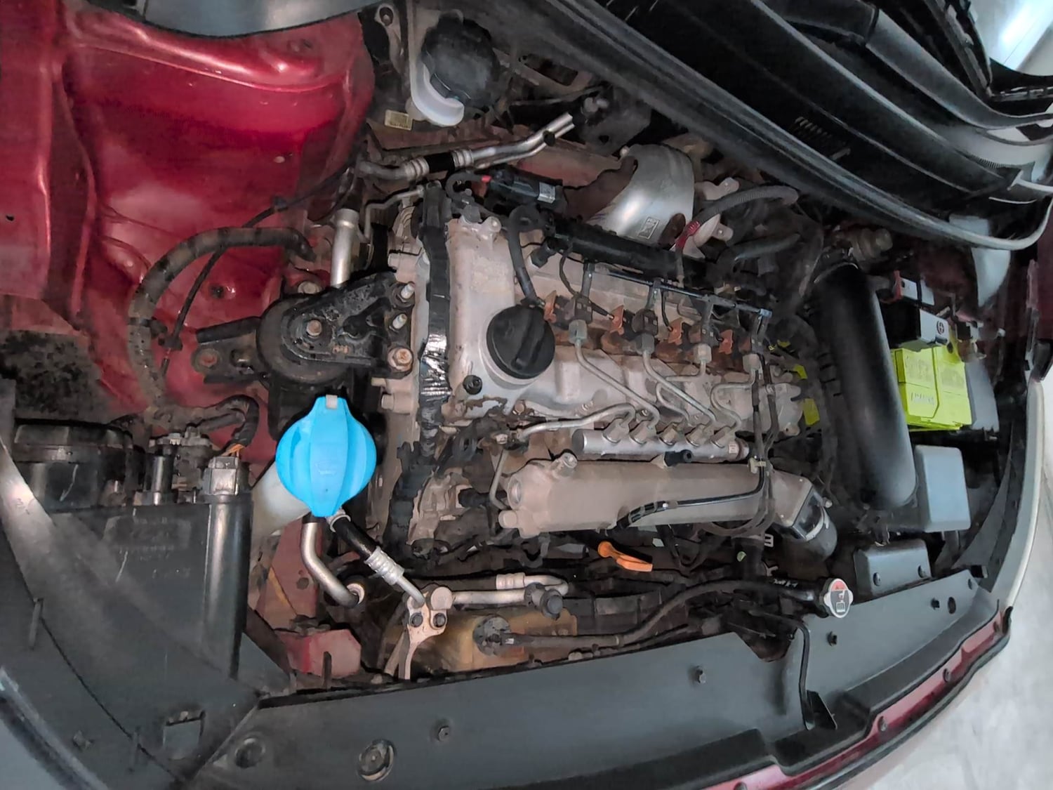 Used 2015 Hyundai Elite i20 Sportz 1.4 (O) Diesel Manual engine ENGINE RIGHT SIDE VIEW