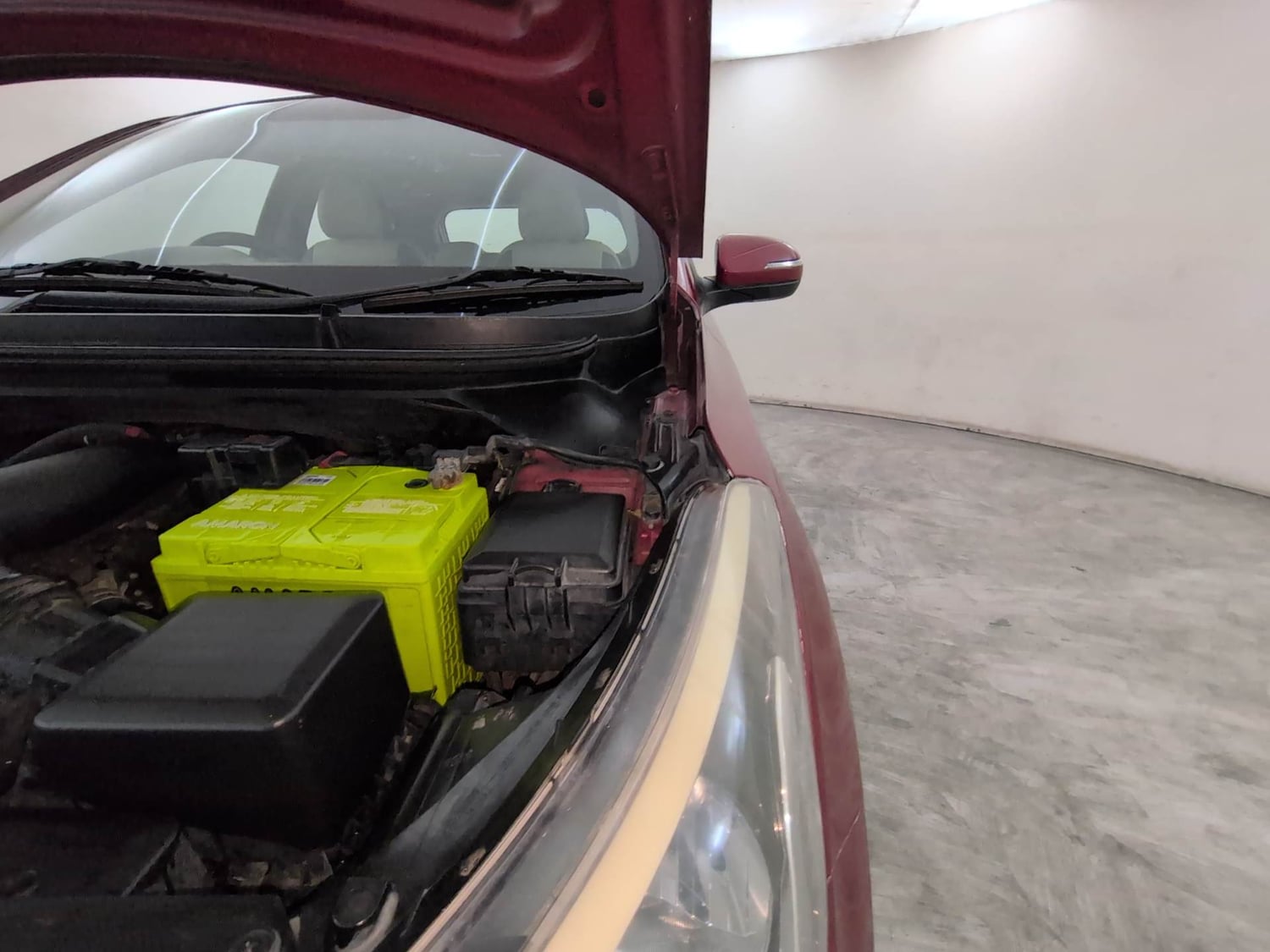 Used 2015 Hyundai Elite i20 Sportz 1.4 (O) Diesel Manual engine ENGINE LEFT SIDE HINGE & APRON VIEW