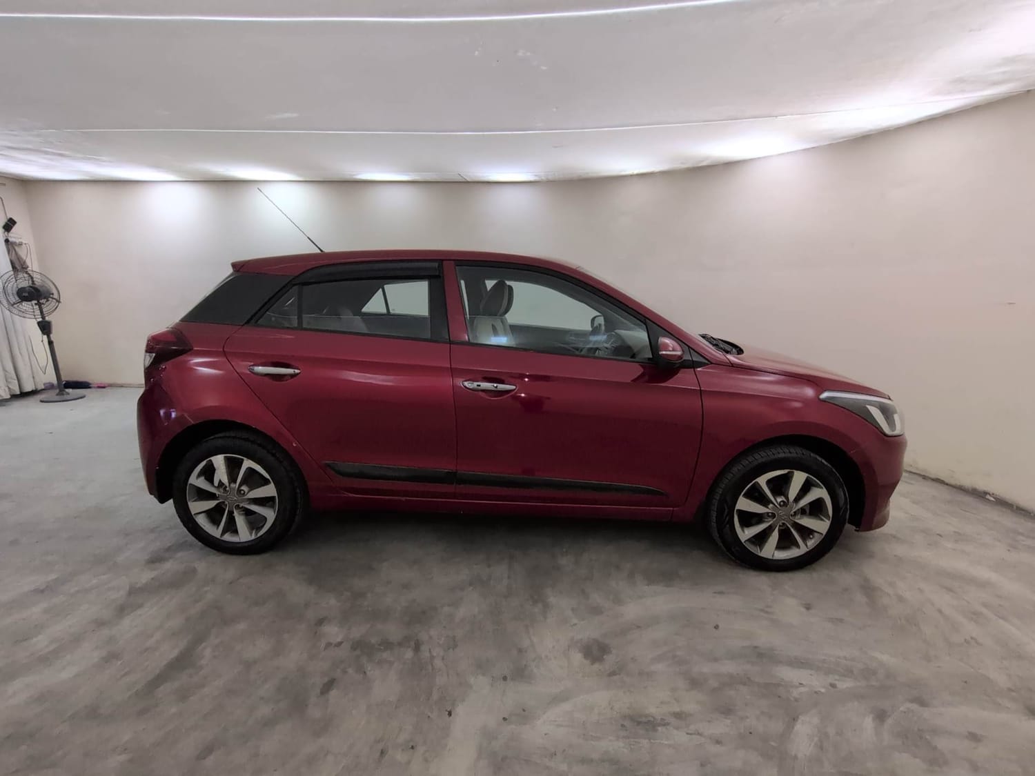 Used 2015 Hyundai Elite i20 Sportz 1.4 (O) Diesel Manual exterior RIGHT SIDE VIEW