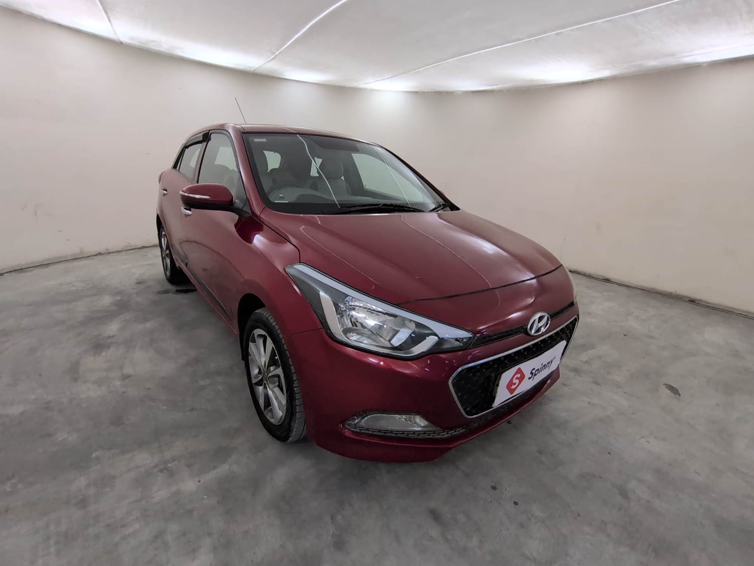 Used 2015 Hyundai Elite i20 Sportz 1.4 (O) Diesel Manual exterior RIGHT FRONT CORNER VIEW