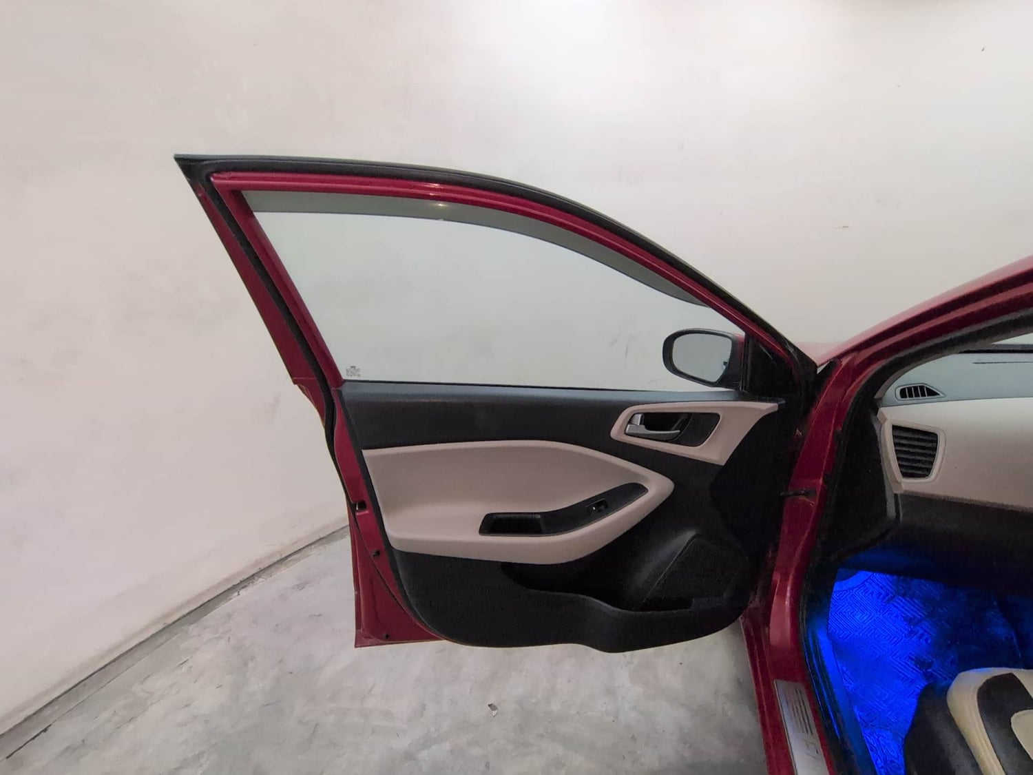 Used 2015 Hyundai Elite i20 Sportz 1.4 (O) Diesel Manual interior LEFT FRONT DOOR OPEN VIEW