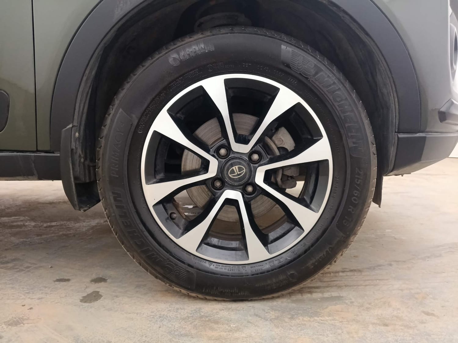 Used 2021 Tata Nexon XZ Plus (S) Dual Tone Petrol Manual tyres RIGHT FRONT TYRE RIM VIEW