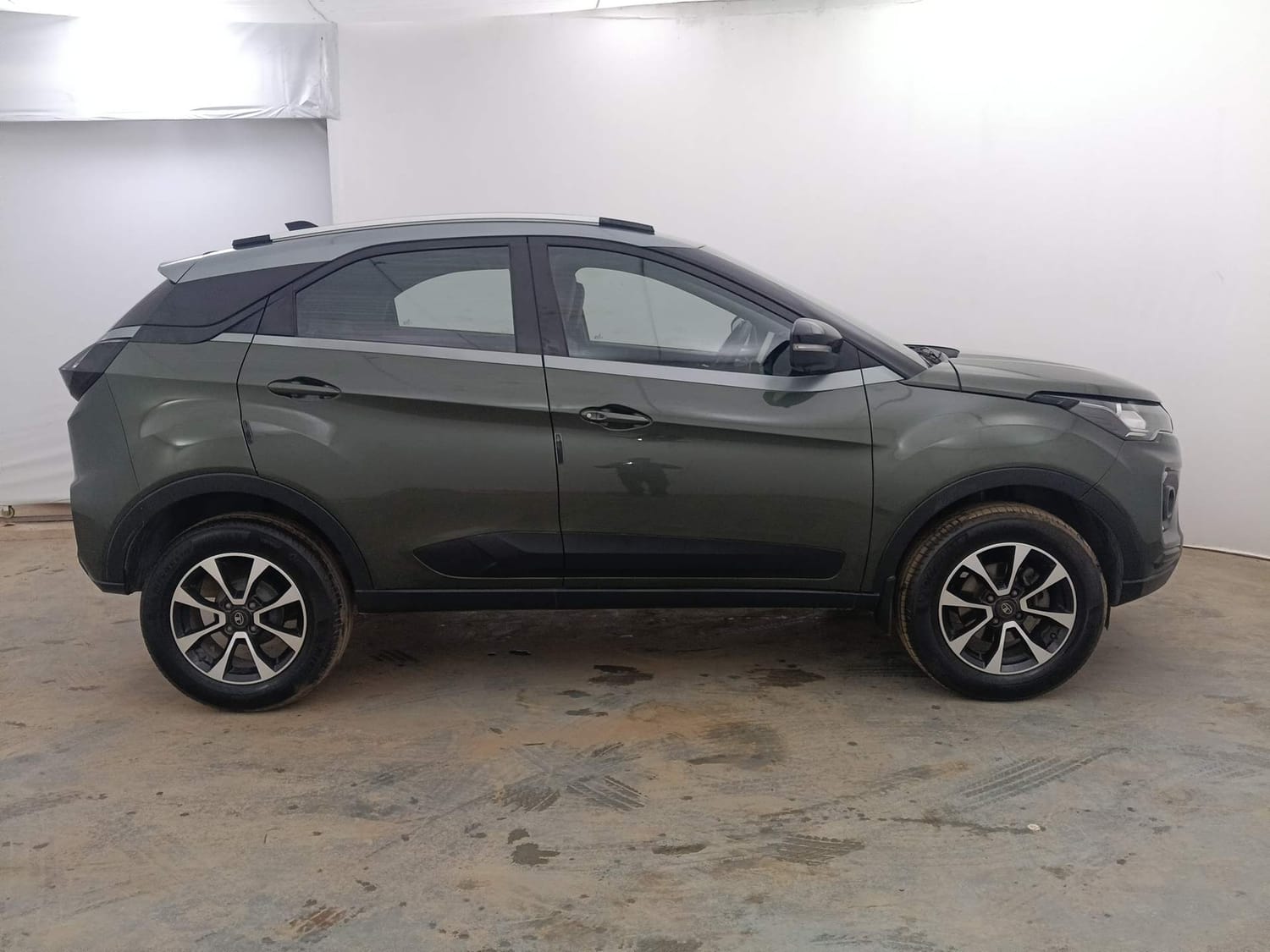 Used 2021 Tata Nexon XZ Plus (S) Dual Tone Petrol Manual exterior RIGHT SIDE VIEW