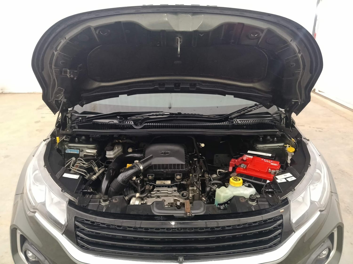 Used 2021 Tata Nexon XZ Plus (S) Dual Tone Petrol Manual engine ENGINE & BONNET OPEN FRONT VIEW