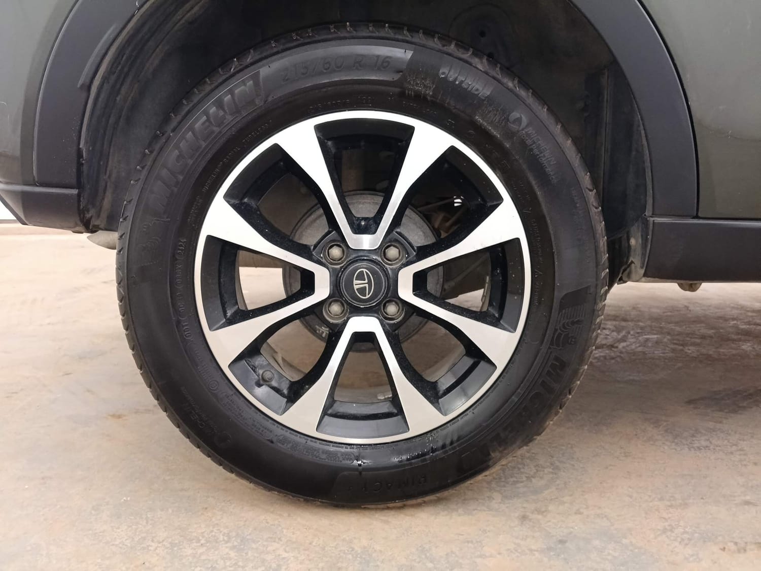 Used 2021 Tata Nexon XZ Plus (S) Dual Tone Petrol Manual tyres RIGHT REAR TYRE RIM VIEW
