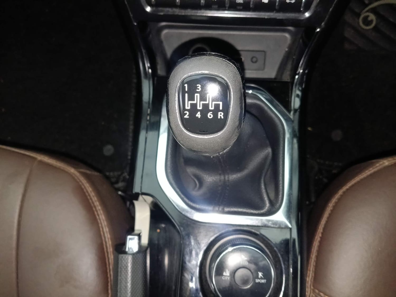 Used 2021 Tata Nexon XZ Plus (S) Dual Tone Petrol Manual interior GEAR  KNOB VIEW
