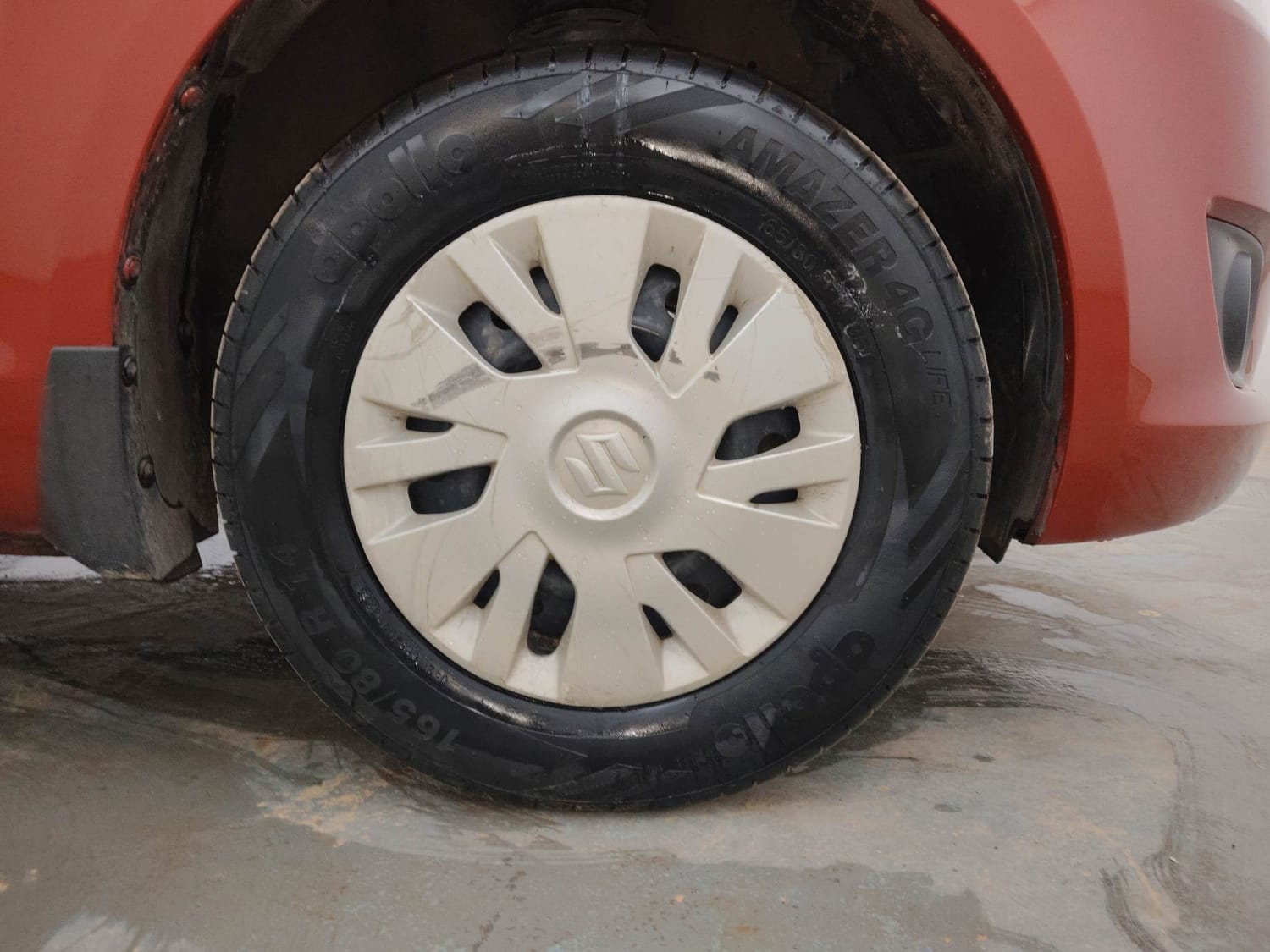 Used 2014 Maruti Suzuki Swift VXi Petrol Manual tyres RIGHT FRONT TYRE RIM VIEW
