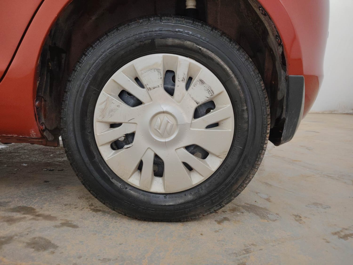 Used 2014 Maruti Suzuki Swift VXi Petrol Manual tyres LEFT REAR TYRE RIM VIEW