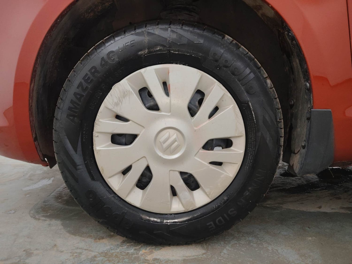 Used 2014 Maruti Suzuki Swift VXi Petrol Manual tyres LEFT FRONT TYRE RIM VIEW