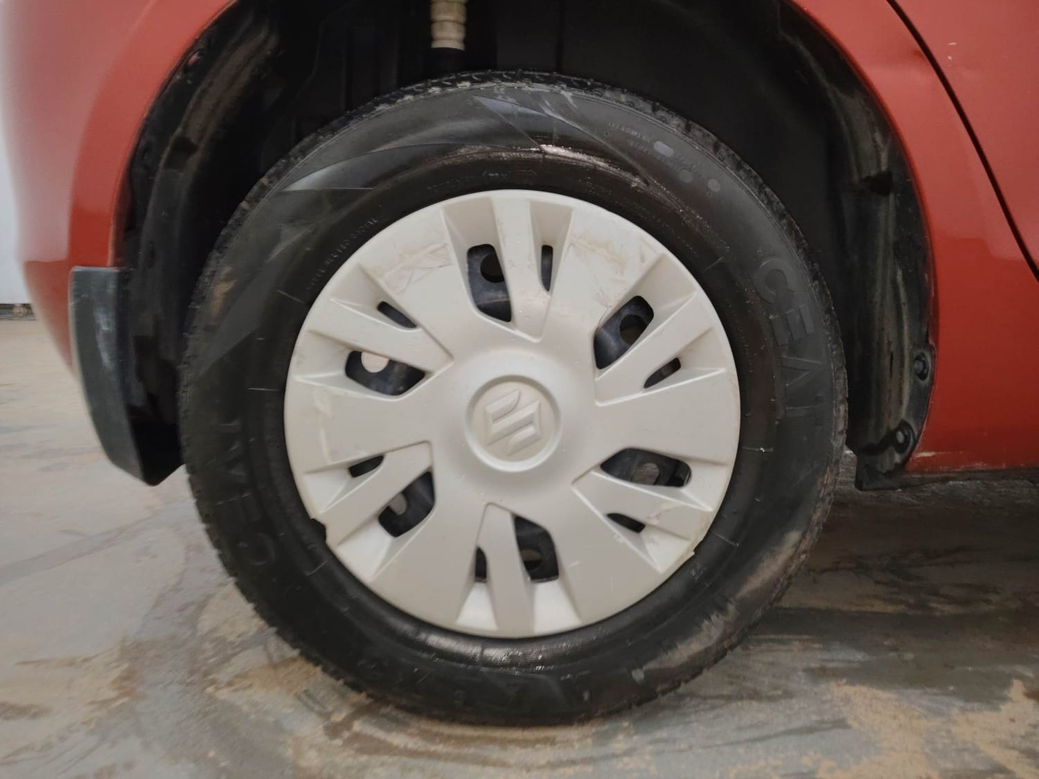 Used 2014 Maruti Suzuki Swift VXi Petrol Manual tyres RIGHT REAR TYRE RIM VIEW