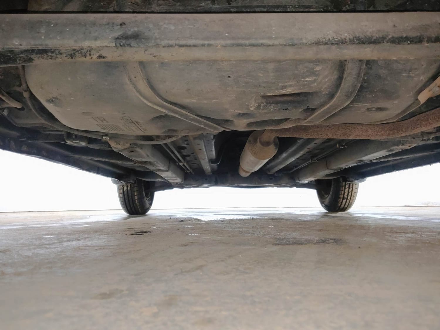 Used 2014 Maruti Suzuki Swift VXi Petrol Manual extra REAR UNDERBODY VIEW (TAKEN FROM REAR)