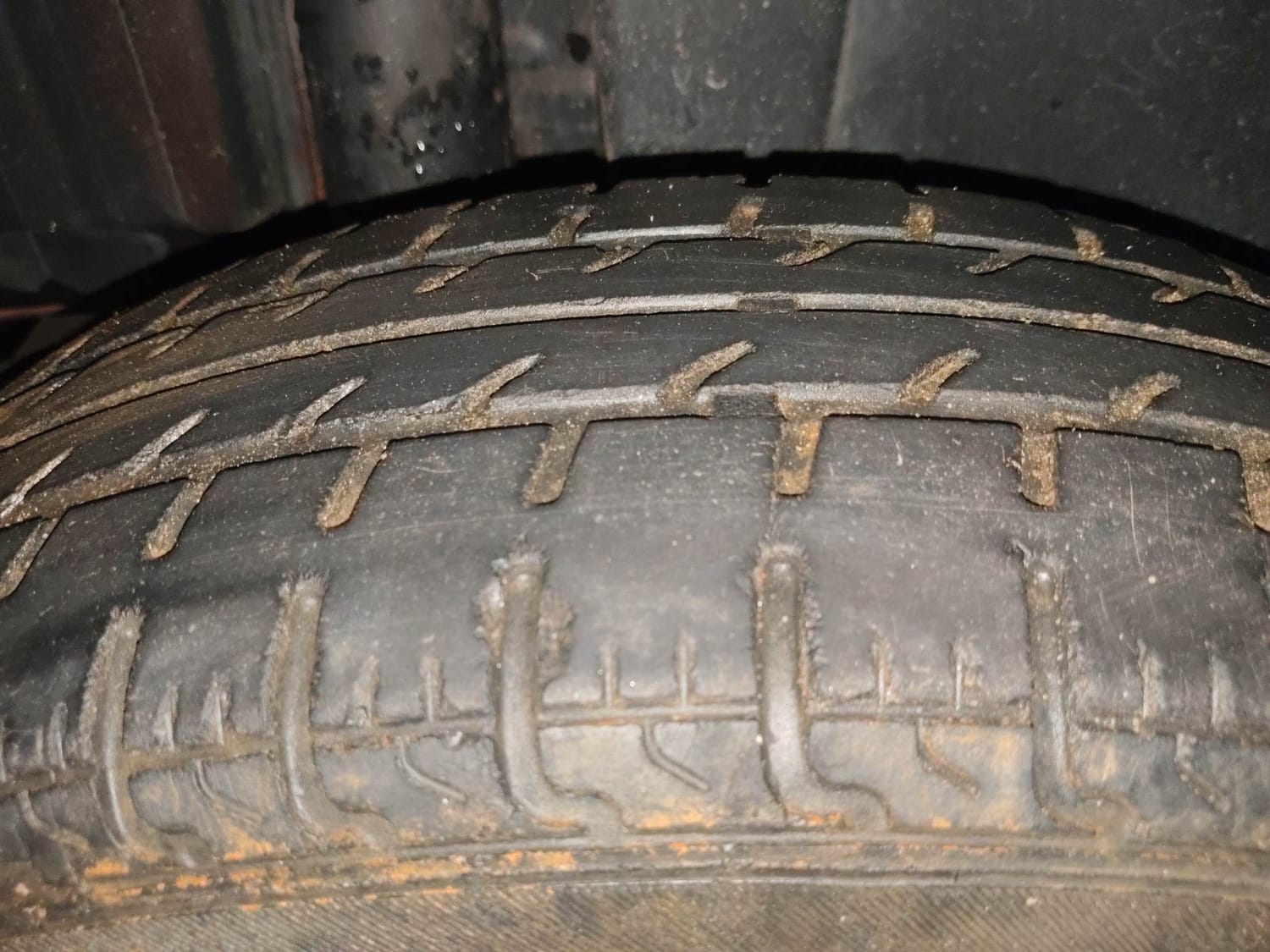 Used 2014 Maruti Suzuki Swift VXi Petrol Manual tyres RIGHT REAR TYRE TREAD VIEW