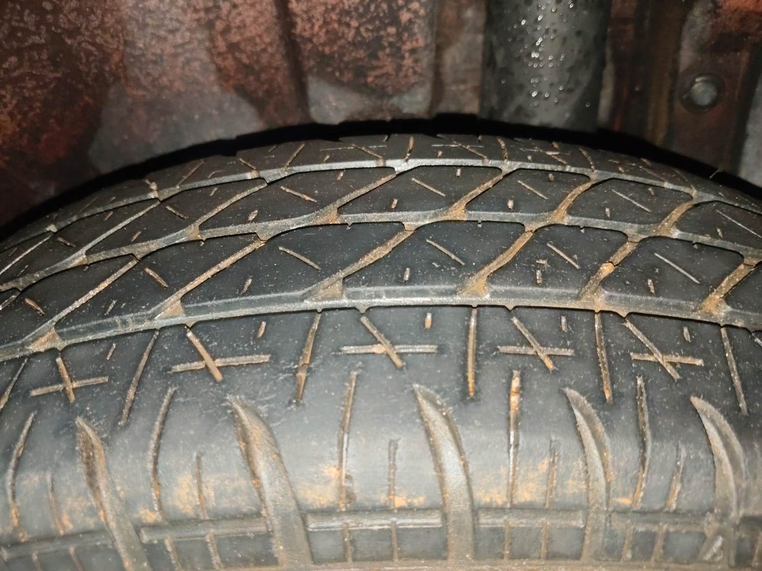 Used 2014 Maruti Suzuki Swift VXi Petrol Manual tyres LEFT REAR TYRE TREAD VIEW