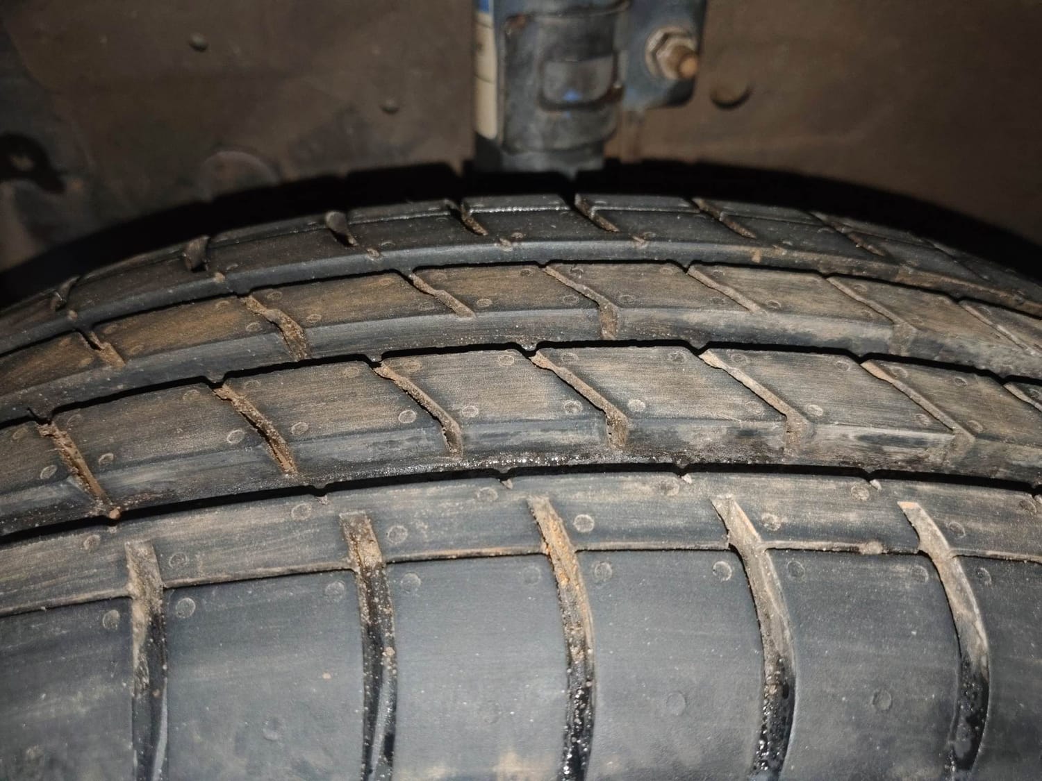 Used 2014 Maruti Suzuki Swift VXi Petrol Manual tyres LEFT FRONT TYRE TREAD VIEW