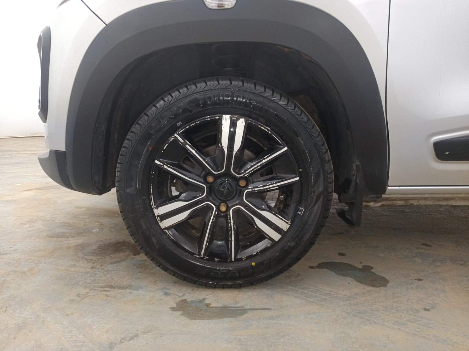 Used 2022 Renault Kwid CLIMBER AMT Petrol Automatic tyres LEFT FRONT TYRE RIM VIEW