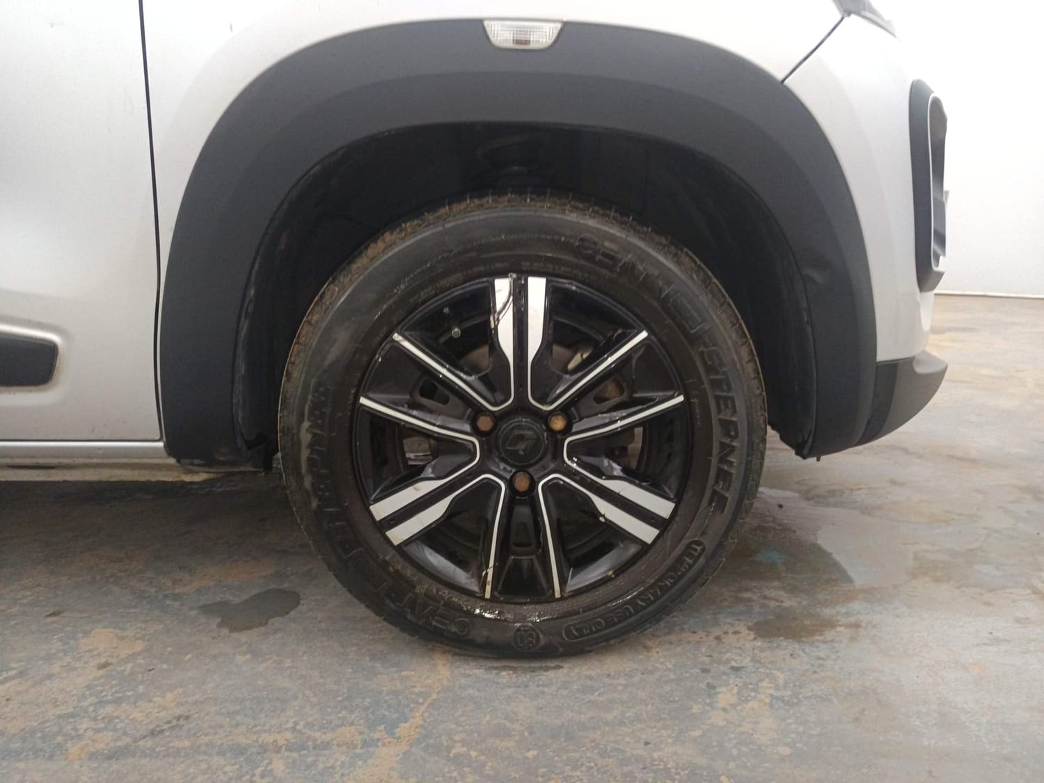 Used 2022 Renault Kwid CLIMBER AMT Petrol Automatic tyres RIGHT FRONT TYRE RIM VIEW