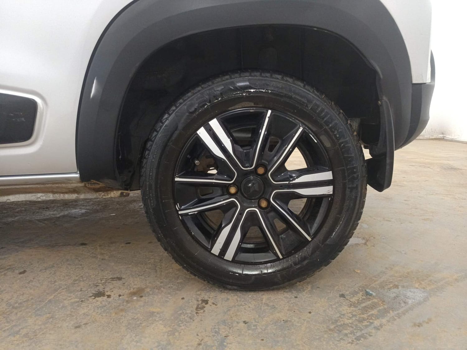 Used 2022 Renault Kwid CLIMBER AMT Petrol Automatic tyres LEFT REAR TYRE RIM VIEW