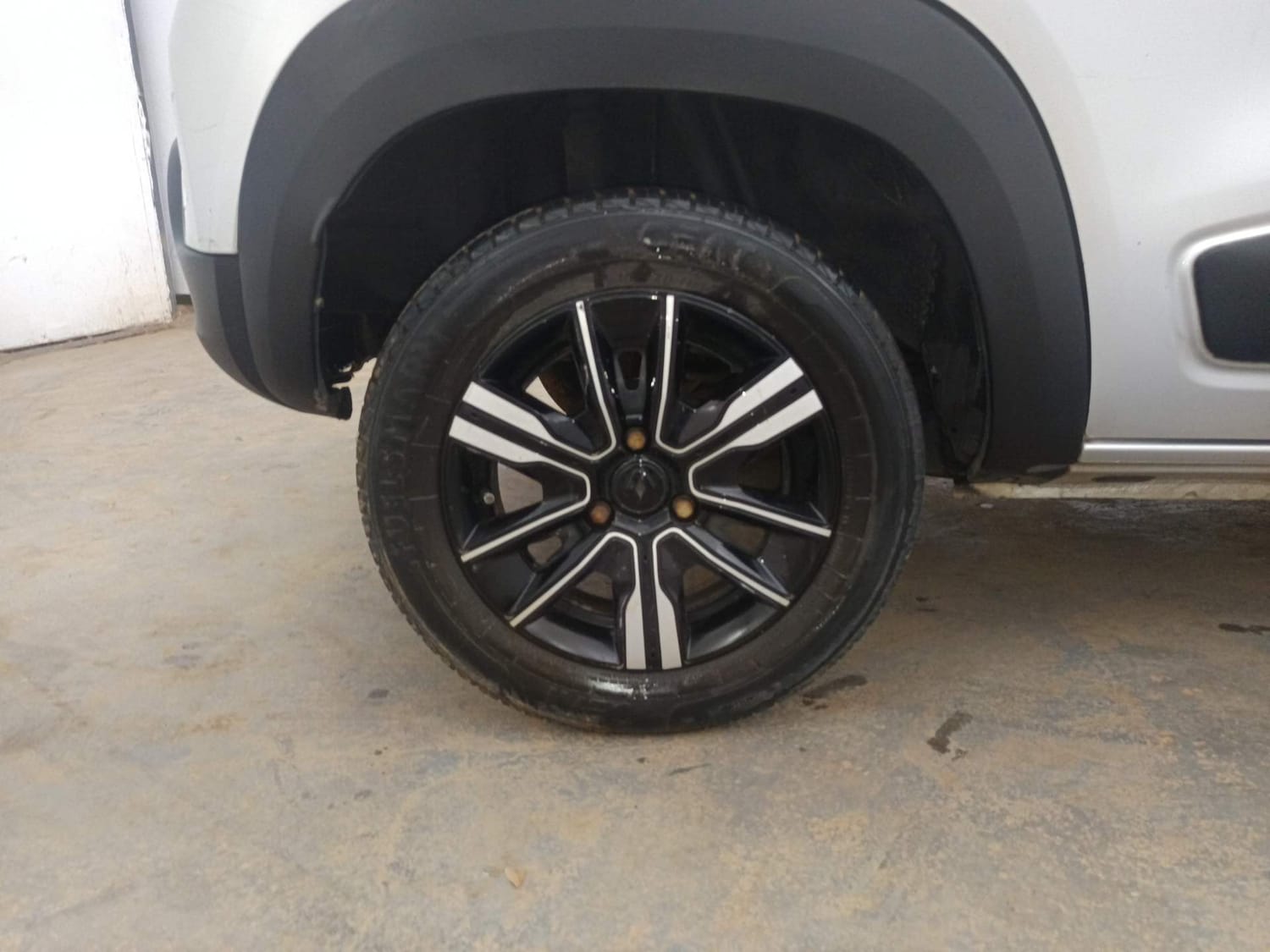 Used 2022 Renault Kwid CLIMBER AMT Petrol Automatic tyres RIGHT REAR TYRE RIM VIEW